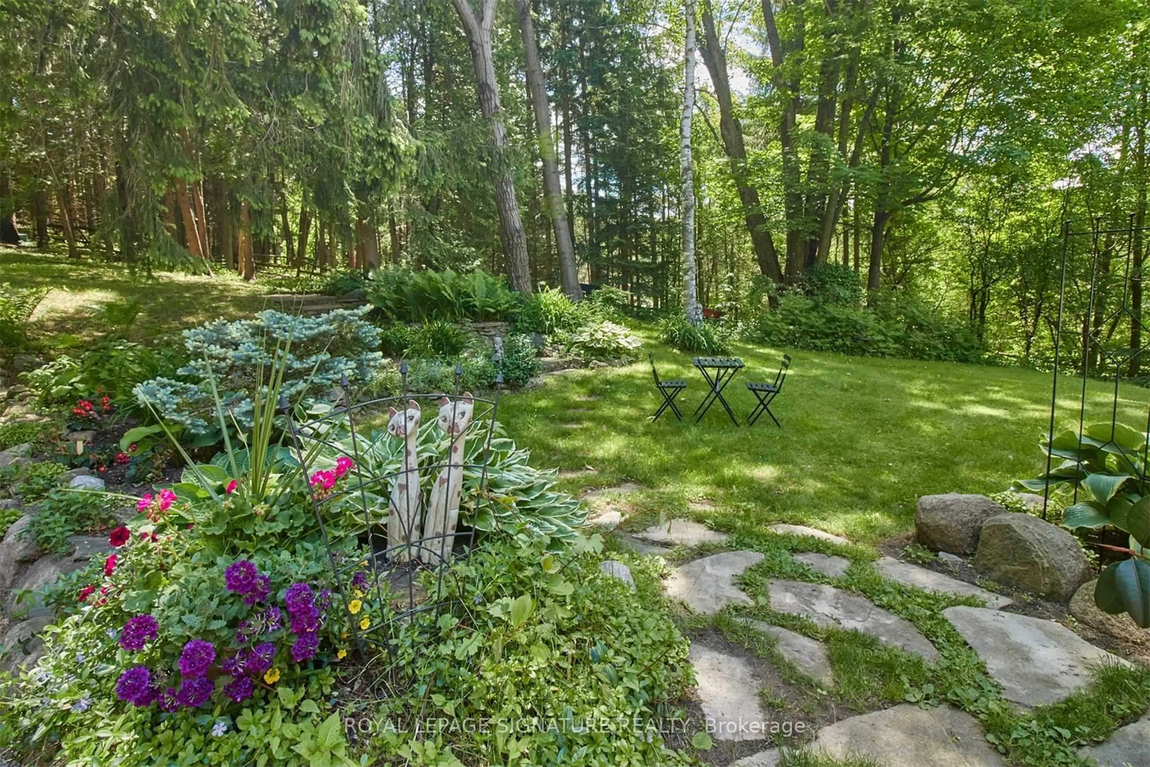 Patio, forest/trees view for 3225 Greenwood Rd, Pickering Ontario L1X 0J3