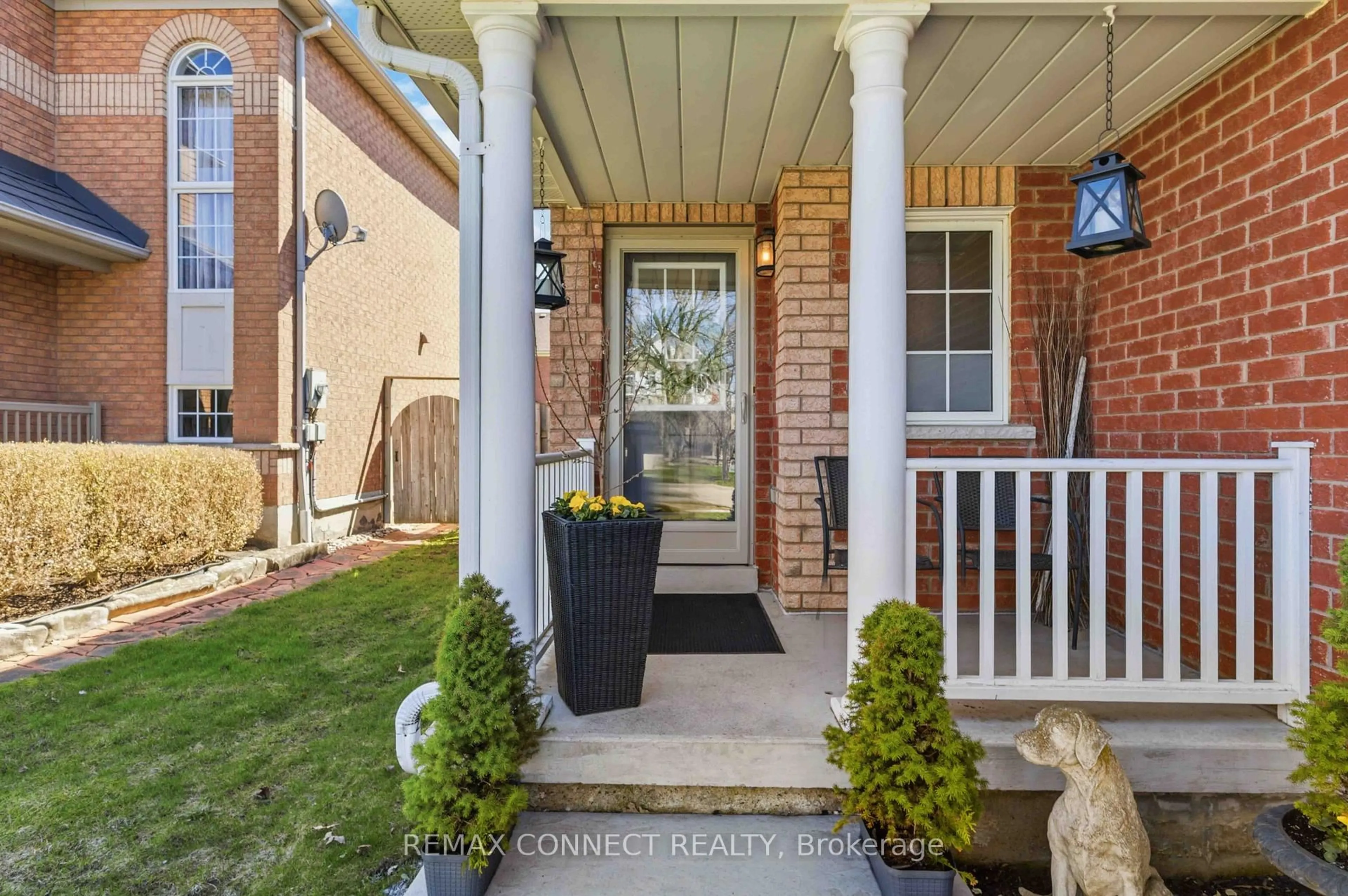 Indoor entryway for 37 Duggan Ave, Whitby Ontario L1M 1J1