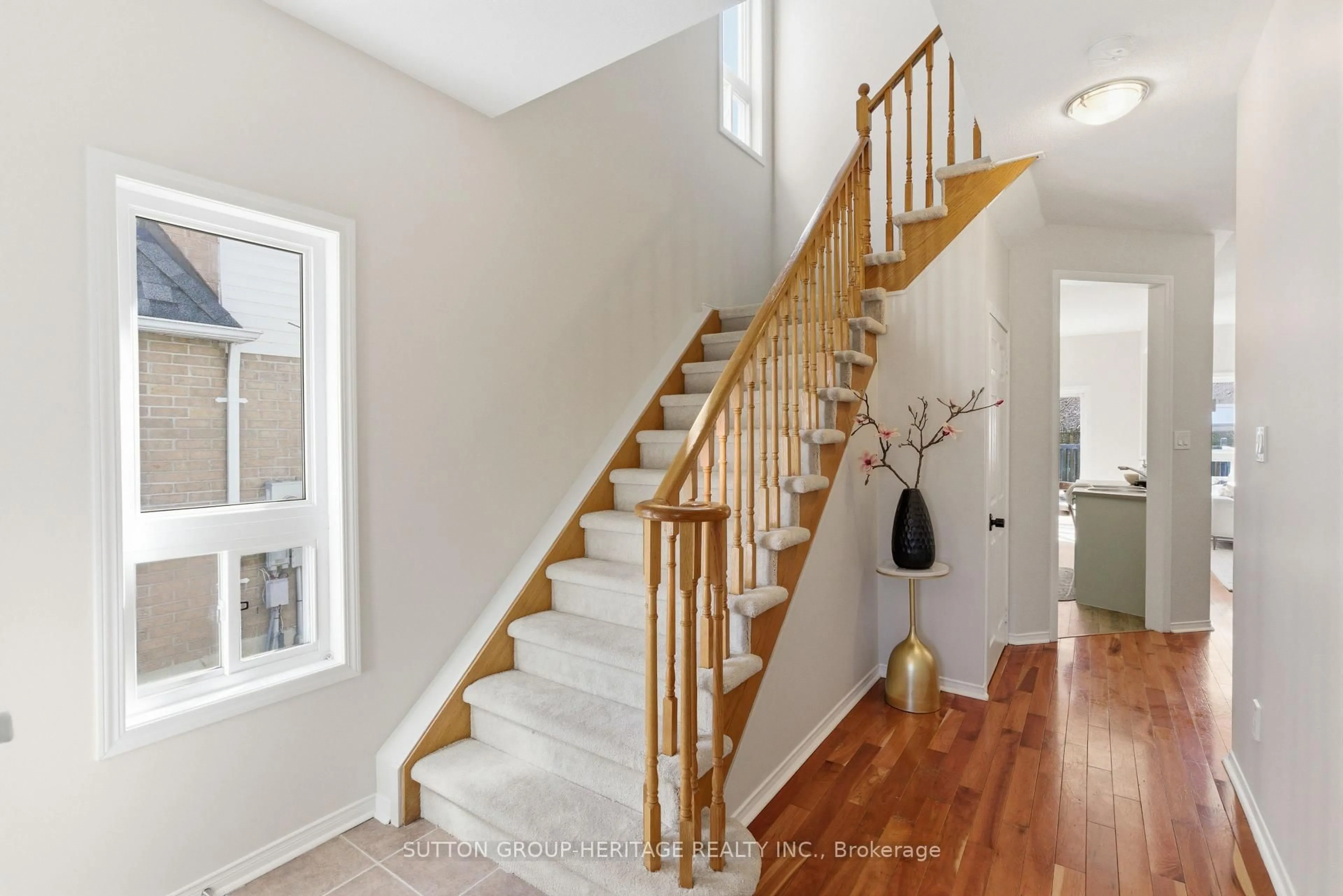 Unknown for 54 Tallships Dr, Whitby Ontario L1N 9X7