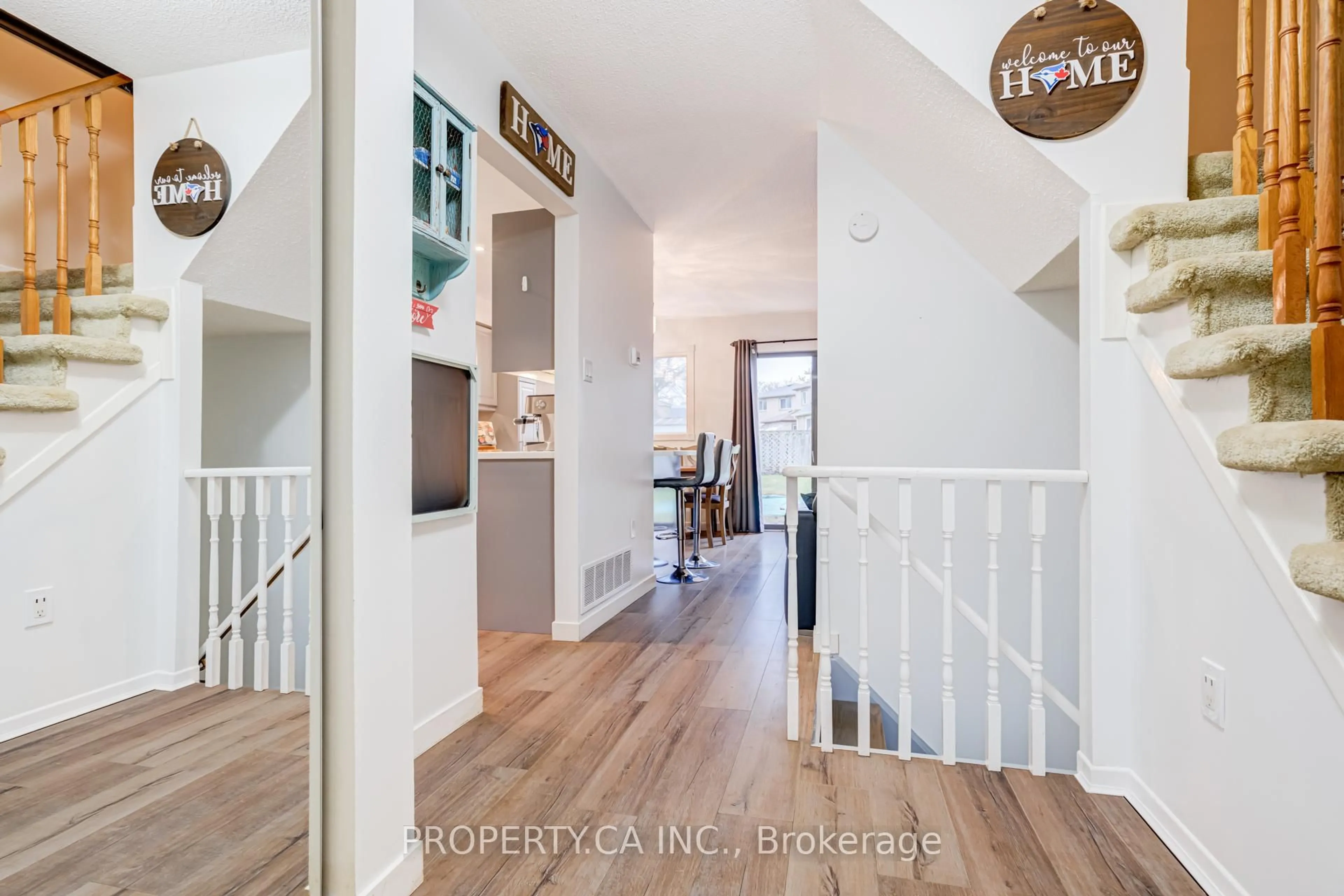 Indoor entryway for 6 Hendley Dr, Ajax Ontario L1T 2C6