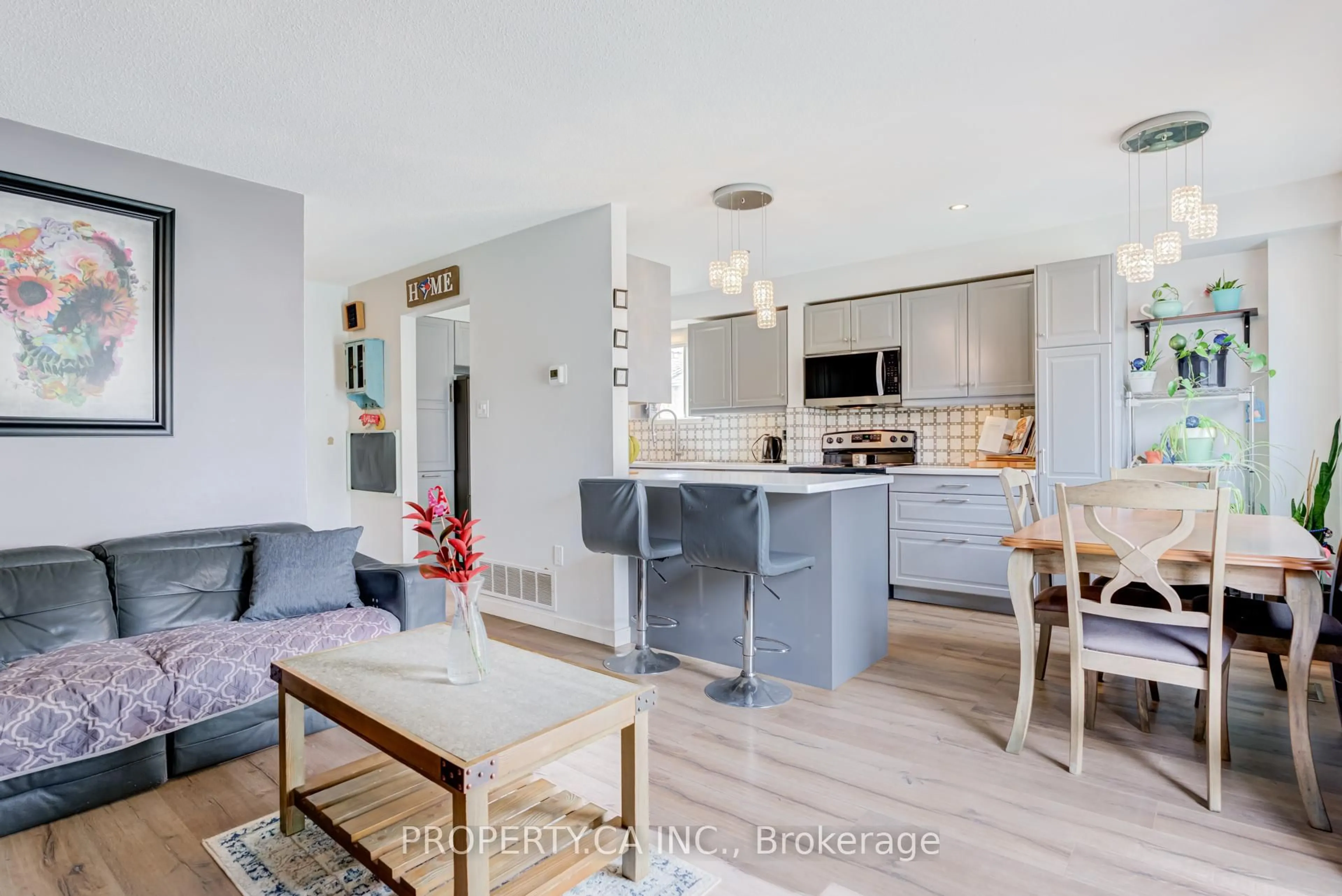 Open concept kitchen, unknown for 6 Hendley Dr, Ajax Ontario L1T 2C6