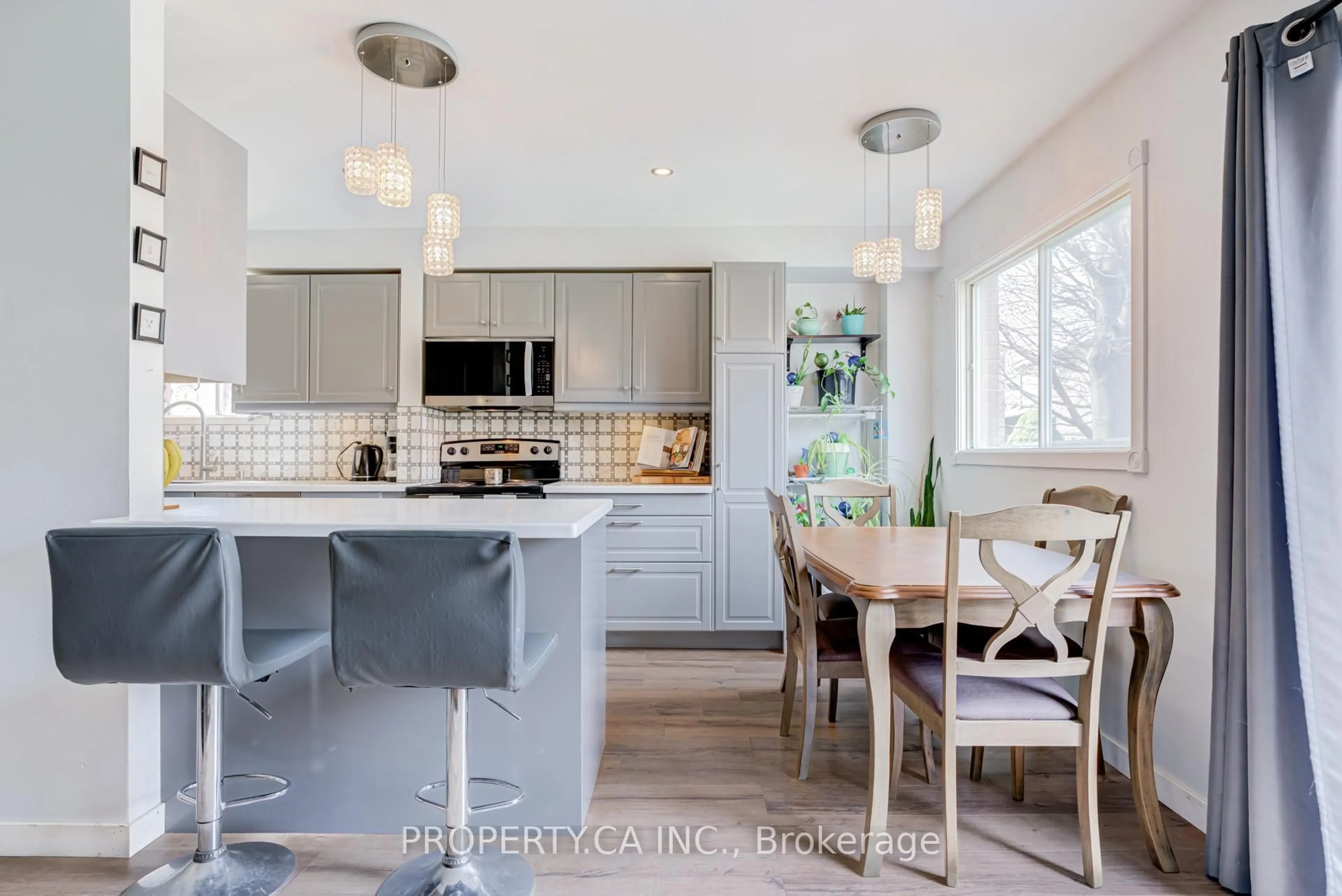 Contemporary kitchen, unknown for 6 Hendley Dr, Ajax Ontario L1T 2C6