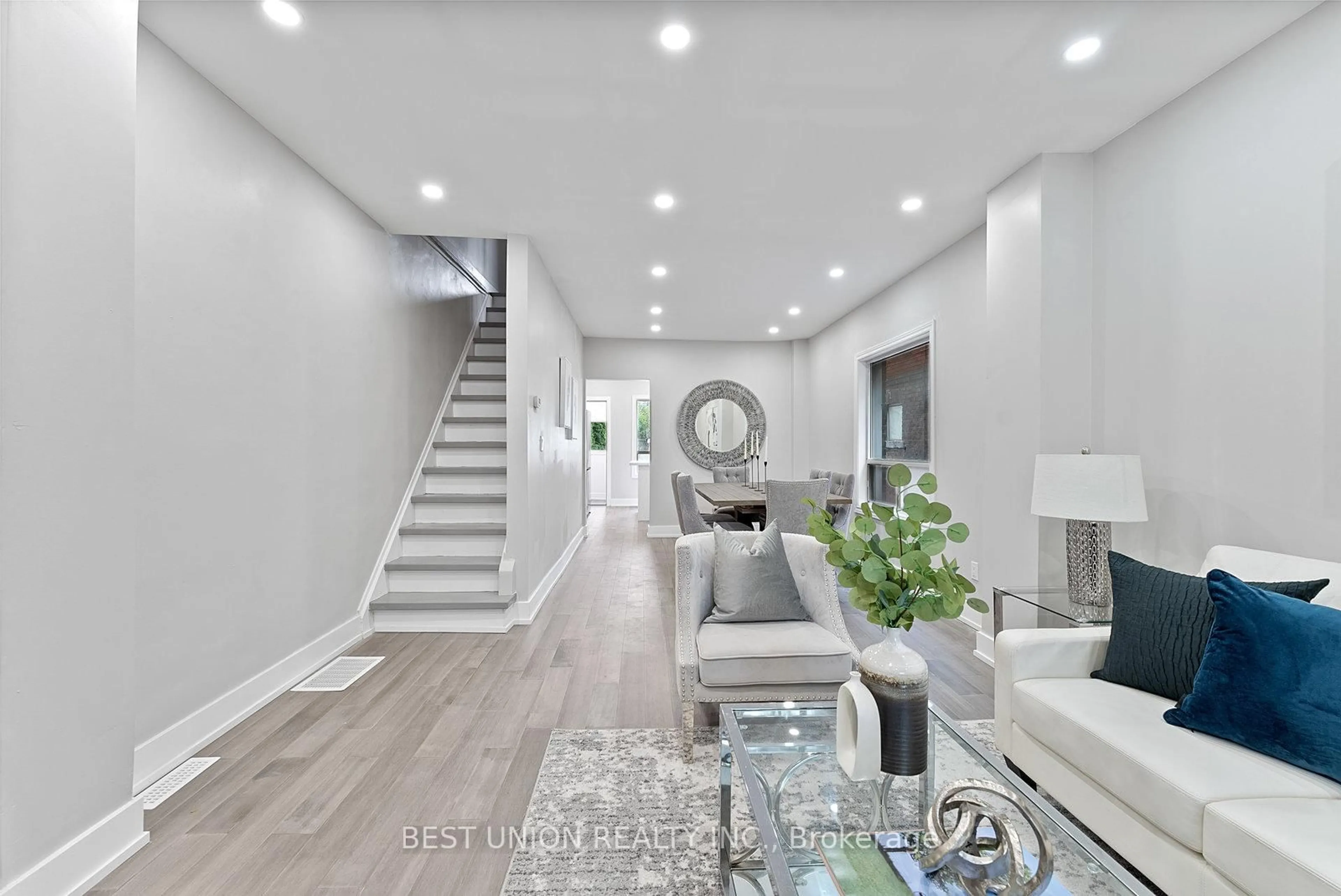 Indoor entryway for 898 Greenwood Ave, Toronto Ontario M4J 4B8