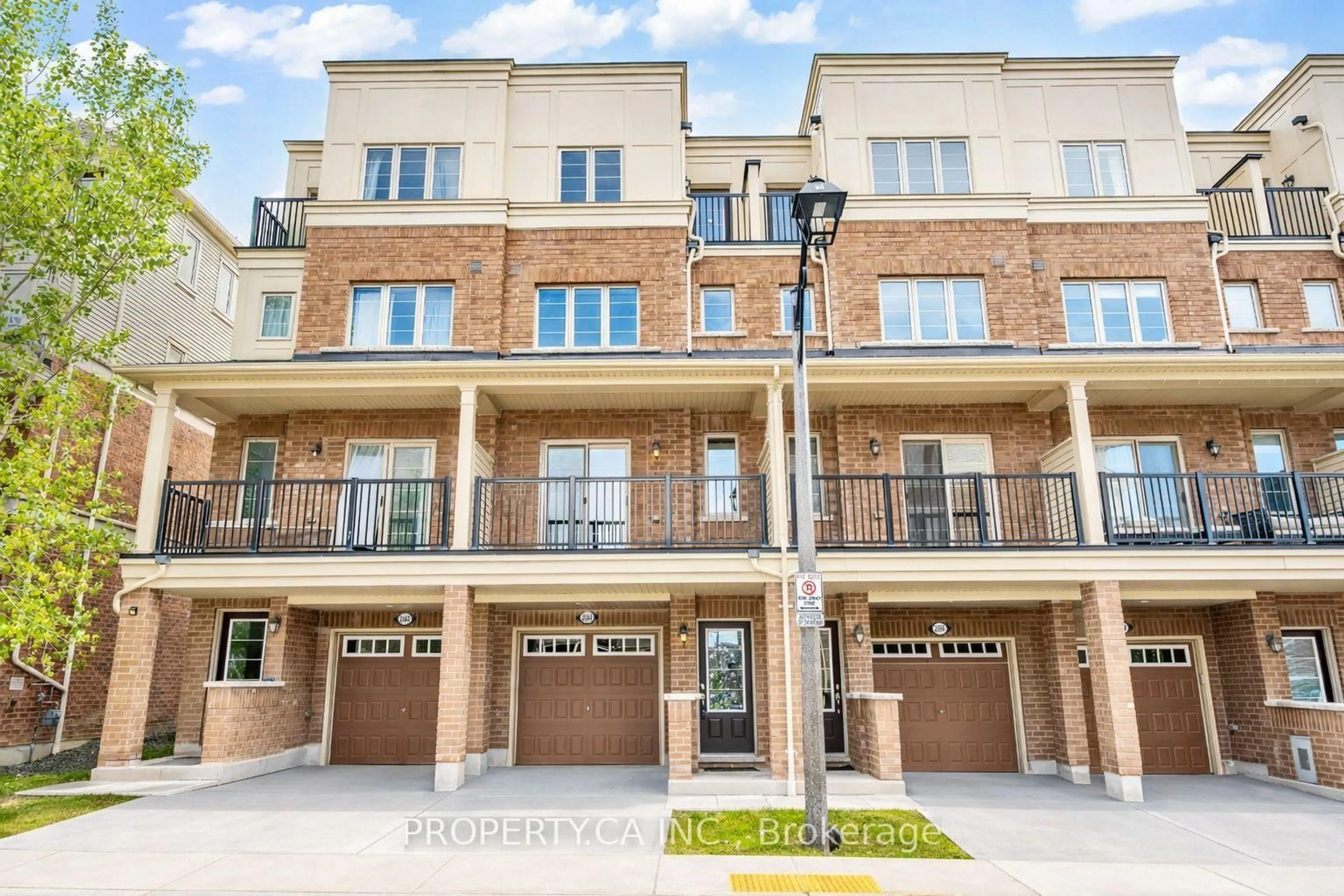 A pic from outside/outdoor area/front of a property/back of a property/a pic from drone, street for 2564 Rosedrop Path, Oshawa Ontario L1L 0L1