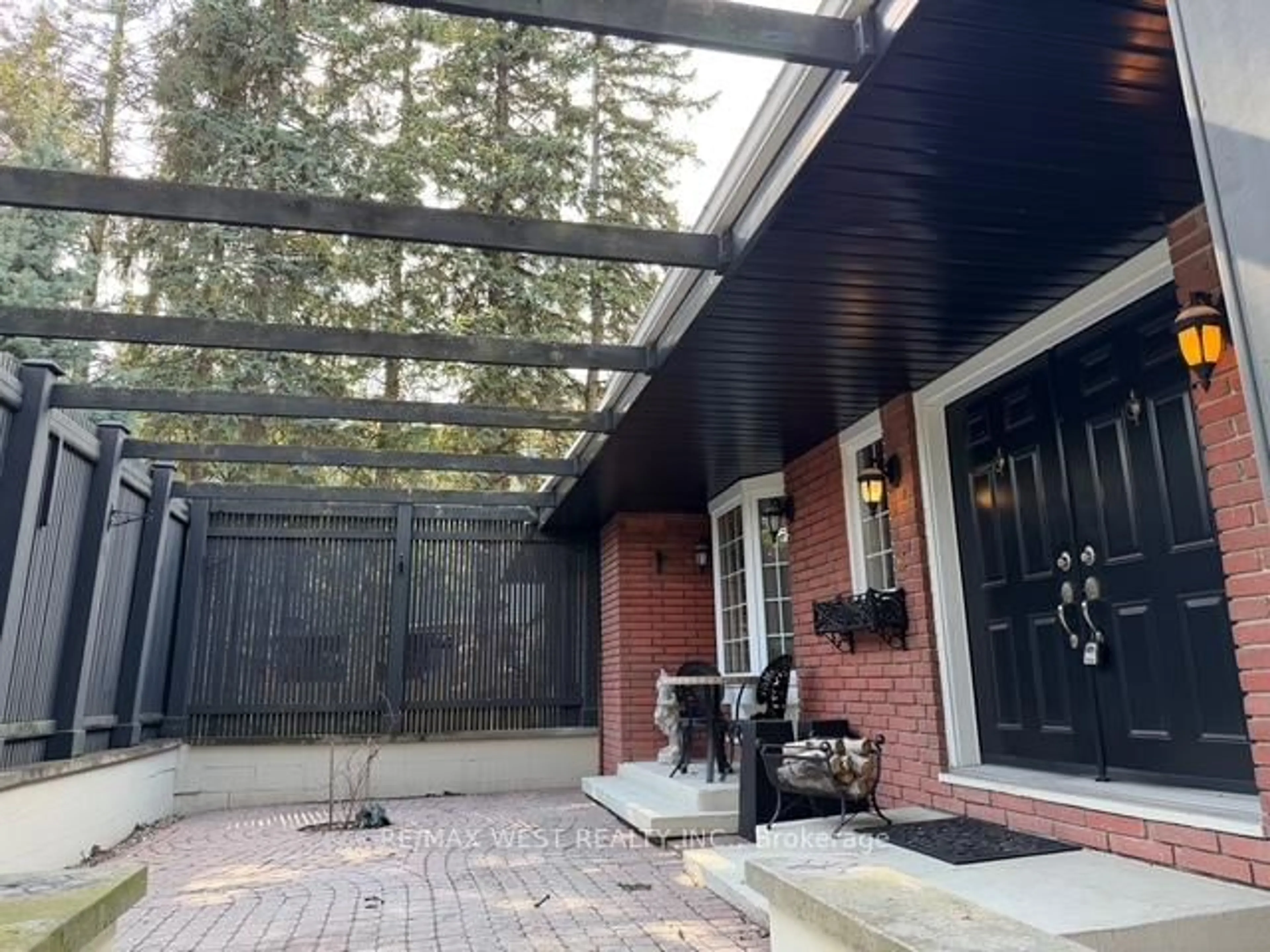 Patio, street for 1184 Kingston Rd Rd, Pickering Ontario L1V 1B4