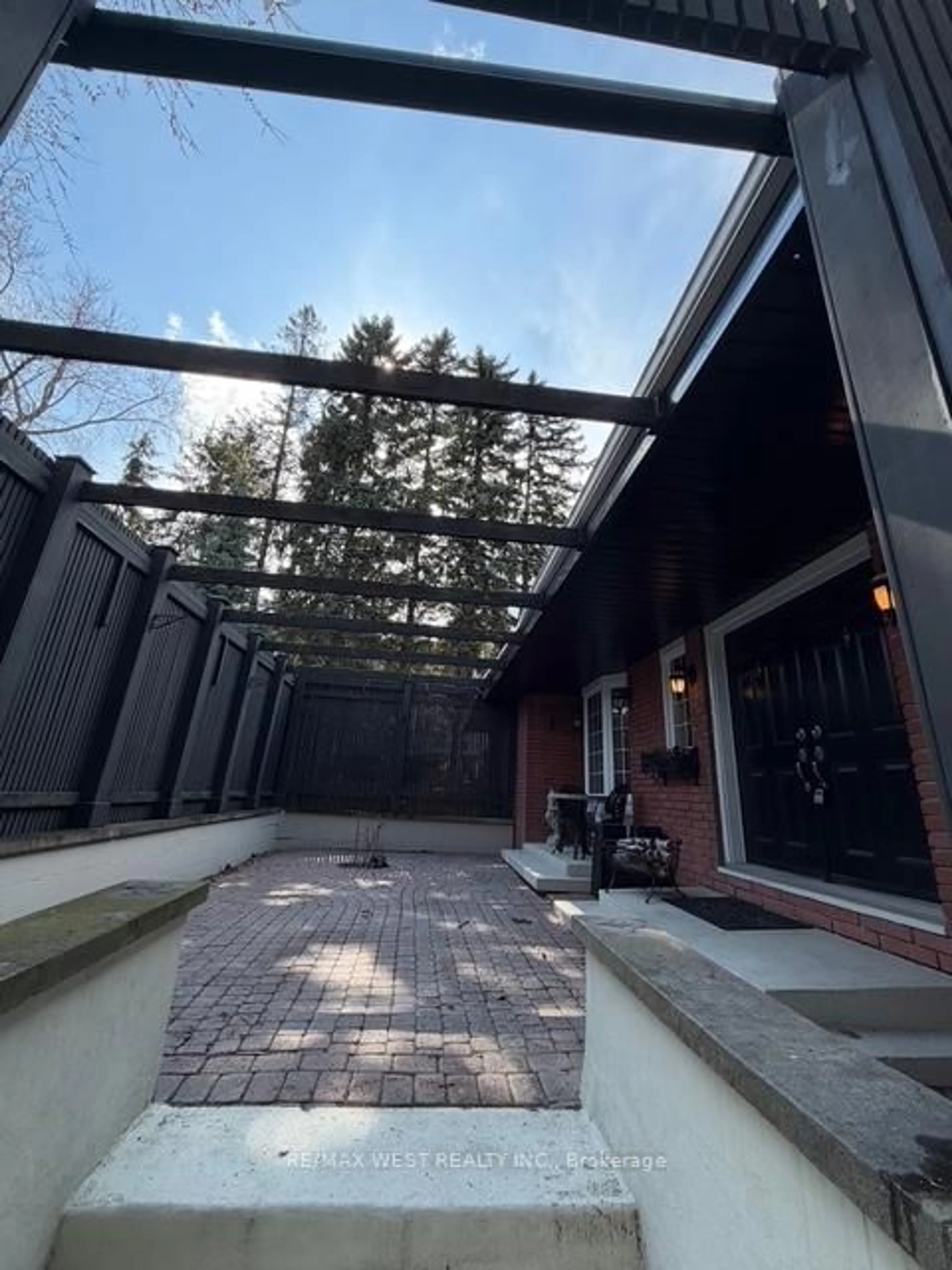 Patio, street for 1184 Kingston Rd Rd, Pickering Ontario L1V 1B4