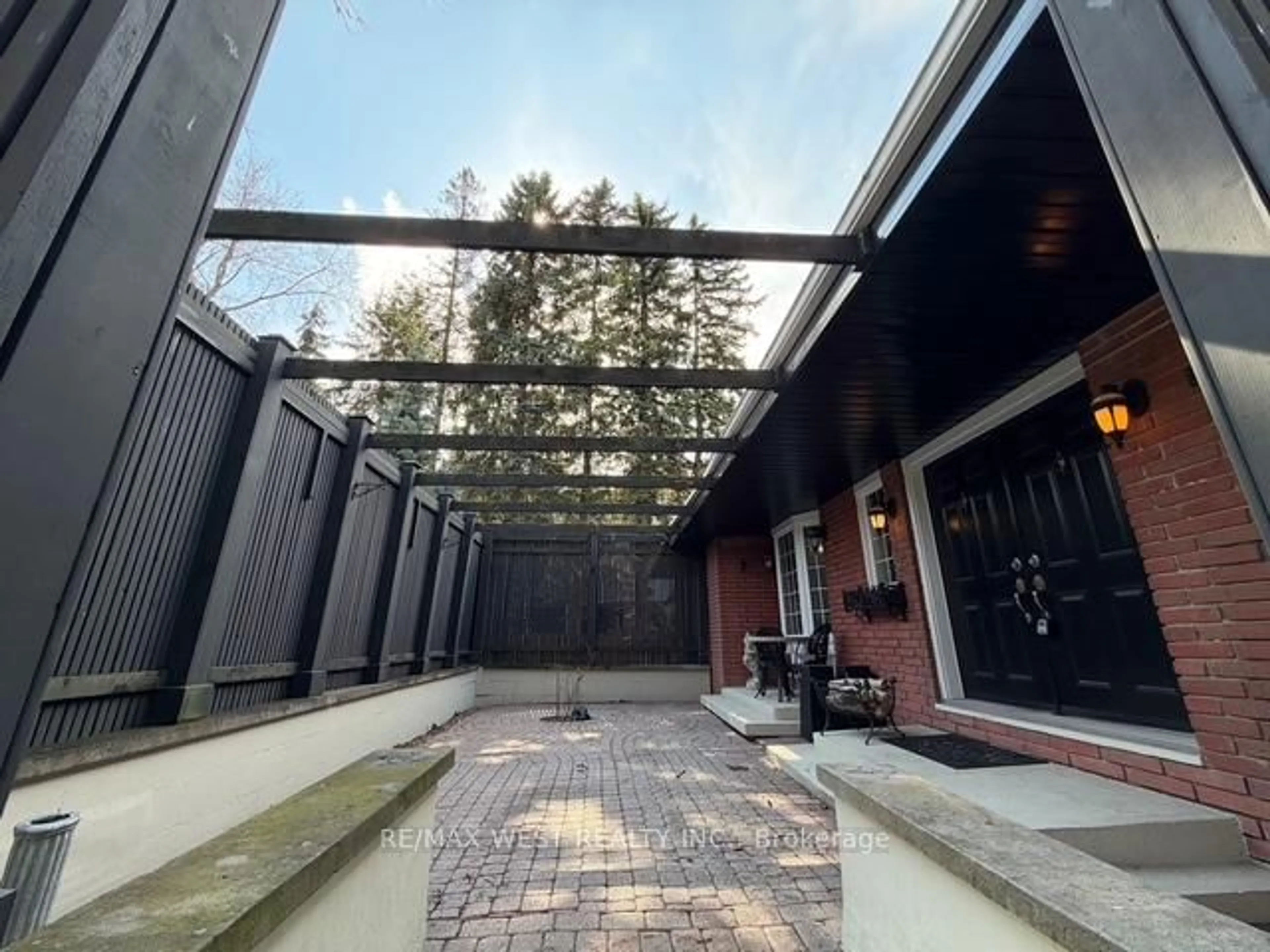 Patio, street for 1184 Kingston Rd Rd, Pickering Ontario L1V 1B4