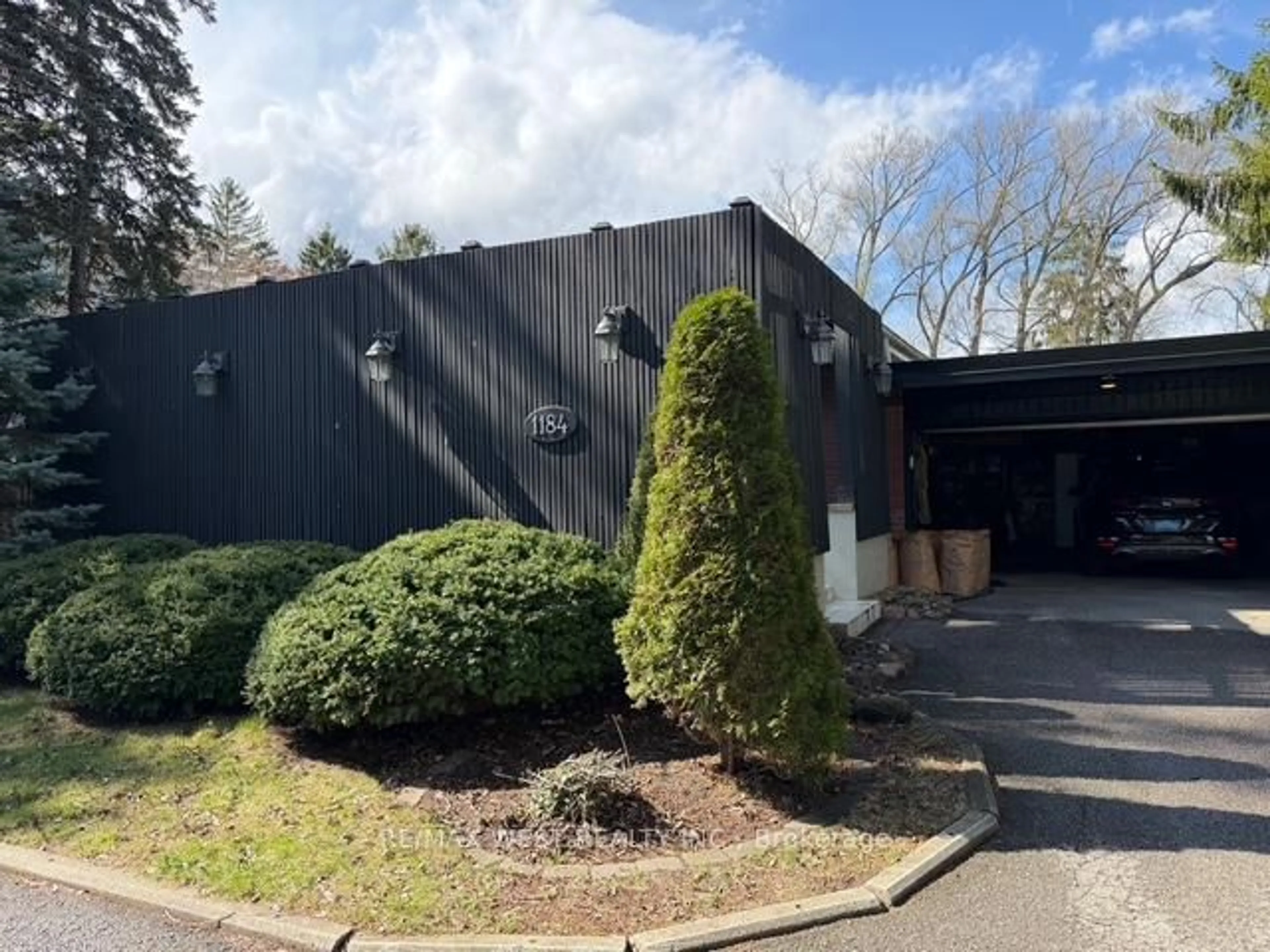 Unknown for 1184 Kingston Rd Rd, Pickering Ontario L1V 1B4