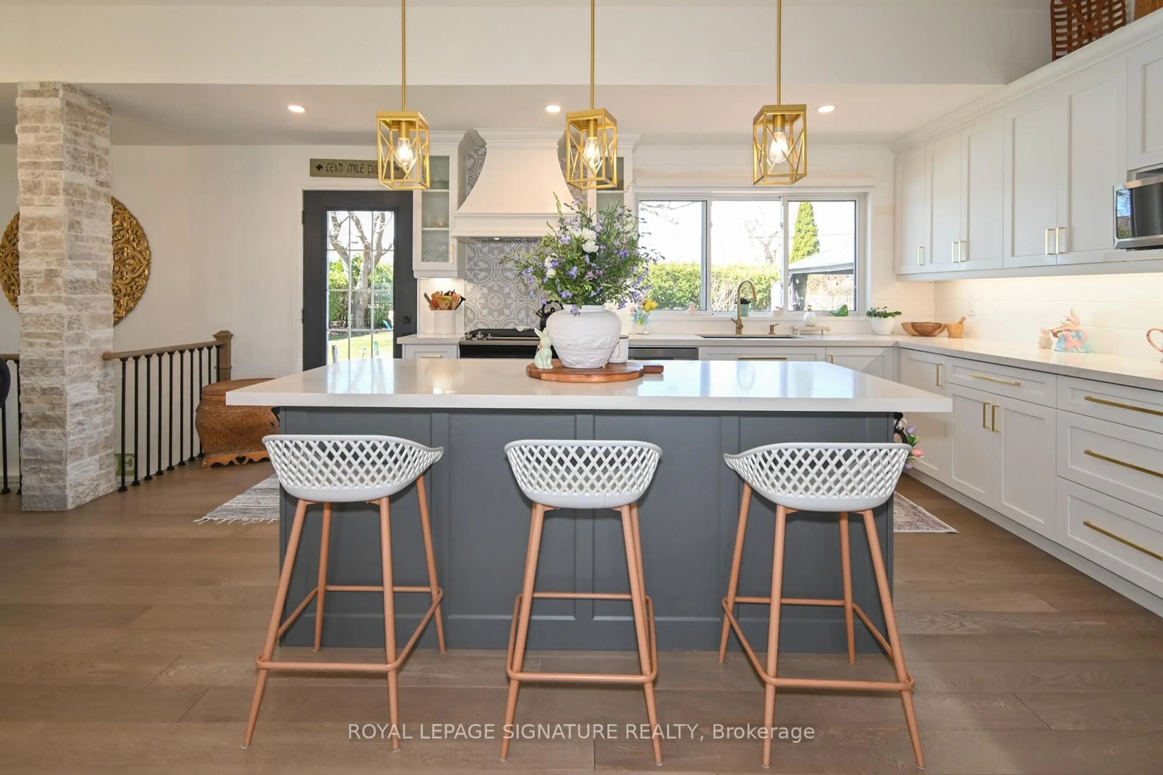 Contemporary kitchen, unknown for 522 Rosmere St, Oshawa Ontario L1J 5H6