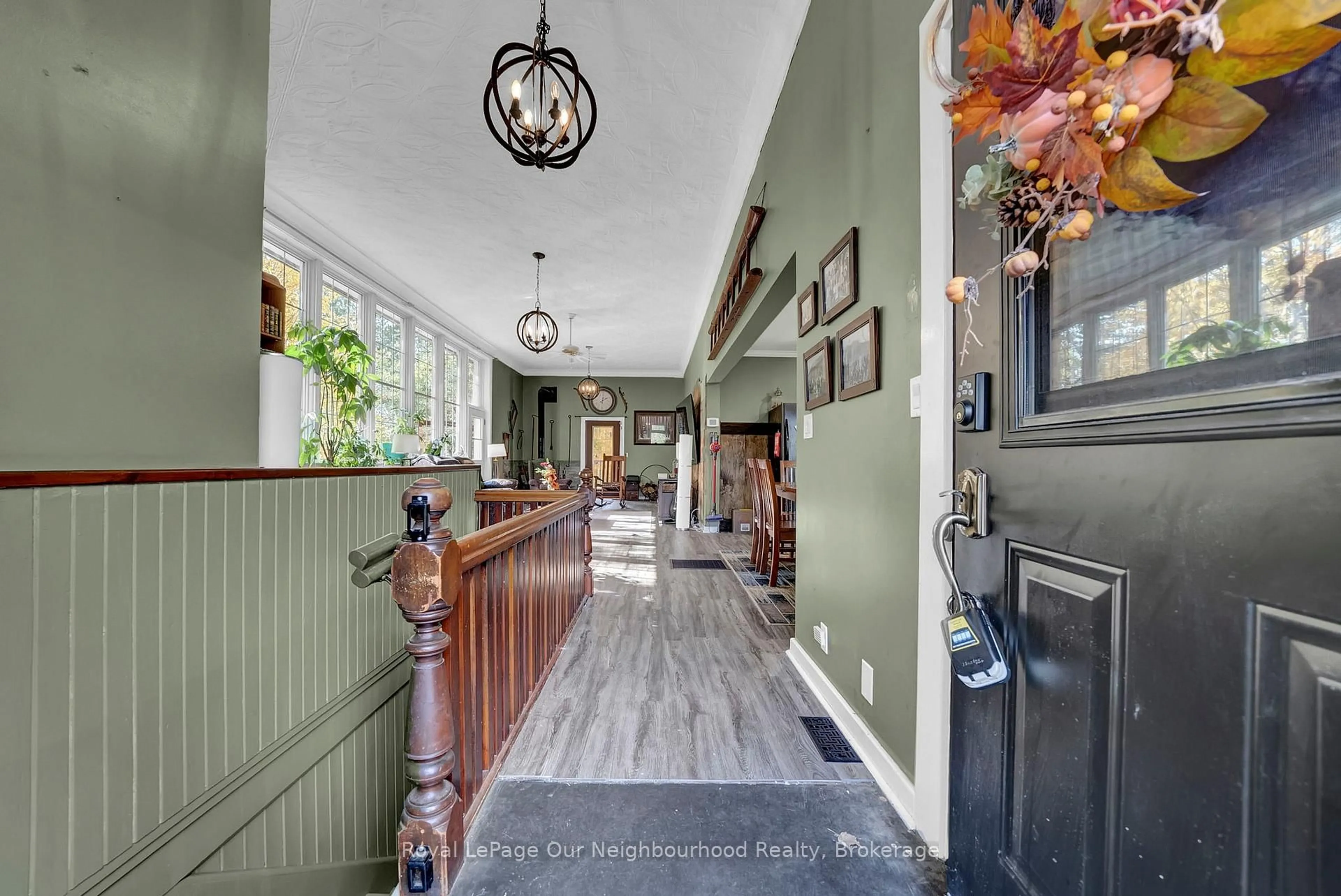 Indoor foyer for 3828 Newtonville Rd, Clarington Ontario L0A 1J0