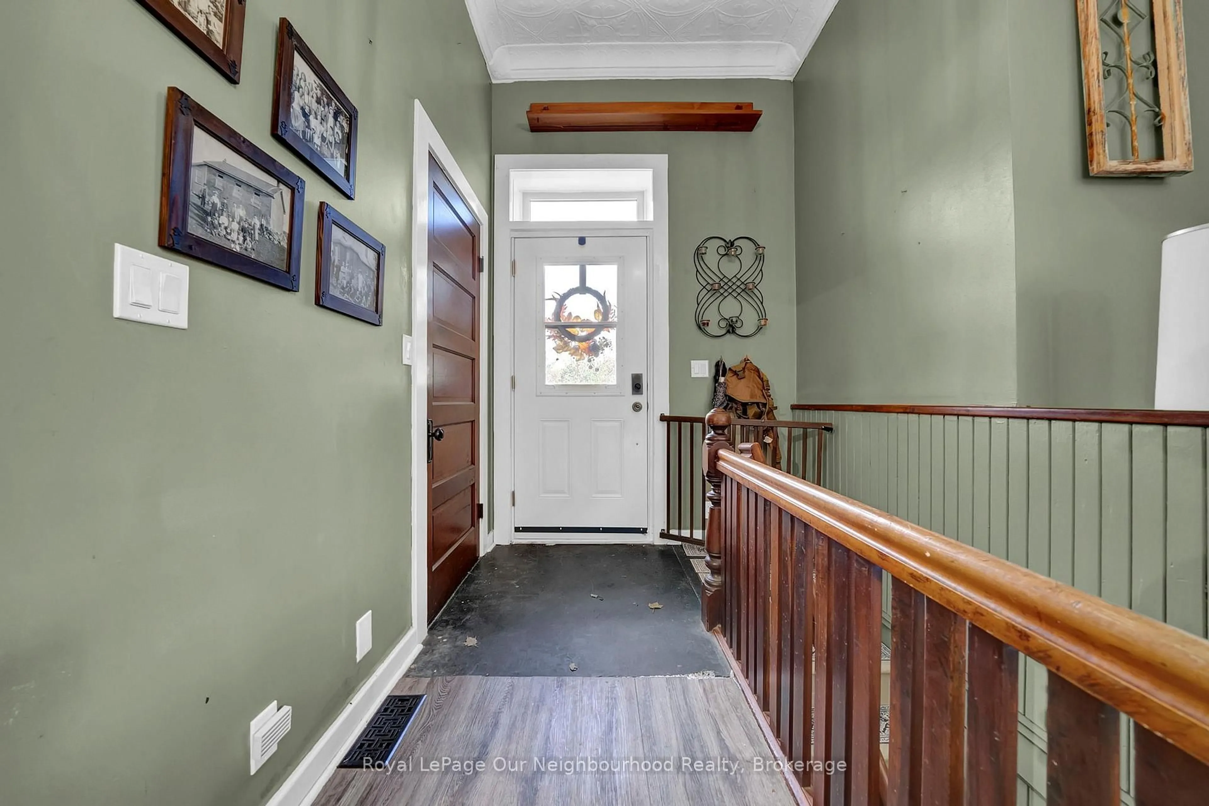 Indoor foyer for 3828 Newtonville Rd, Clarington Ontario L0A 1J0