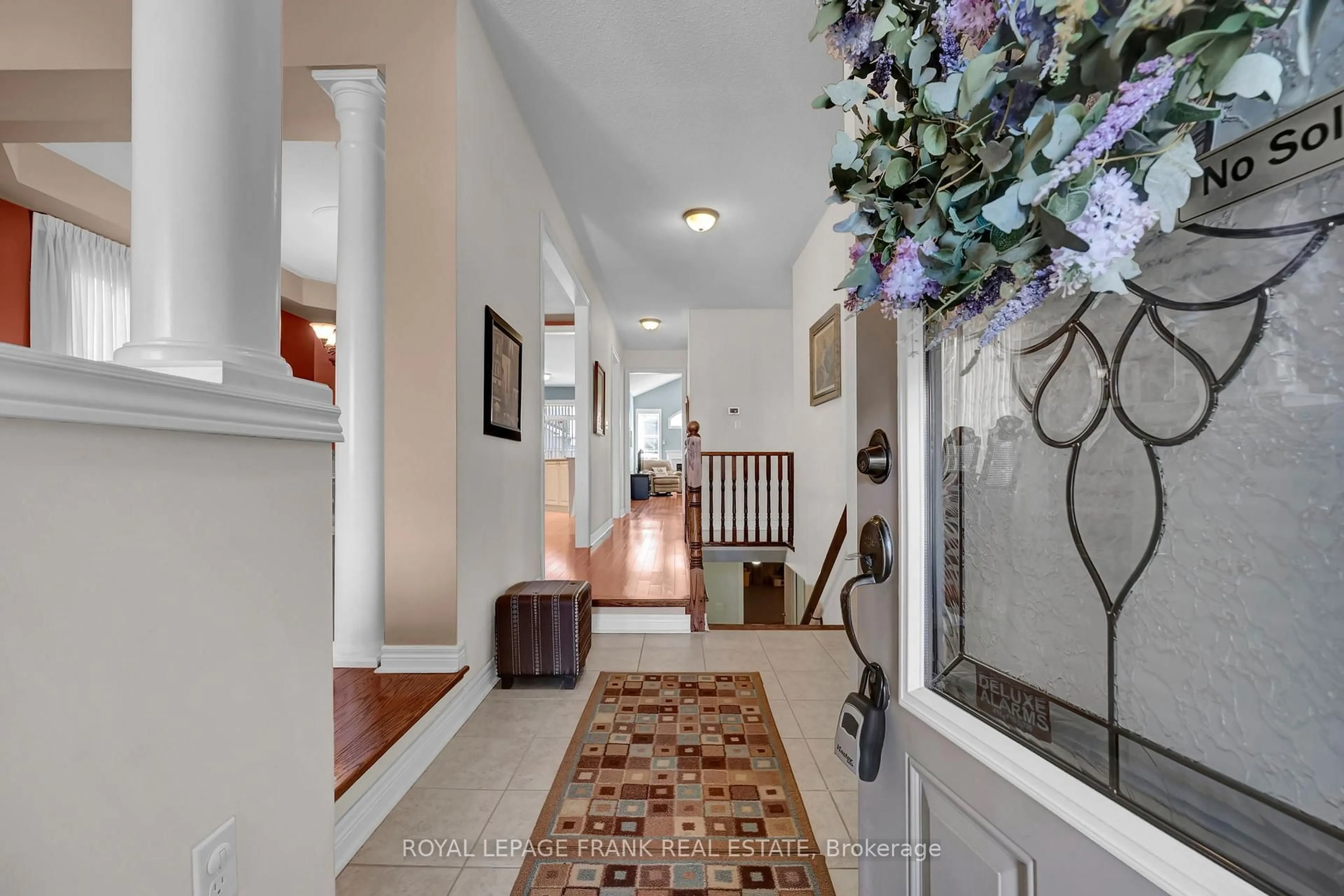 Indoor entryway for 29 Rockland Cres, Whitby Ontario L1M 0A8