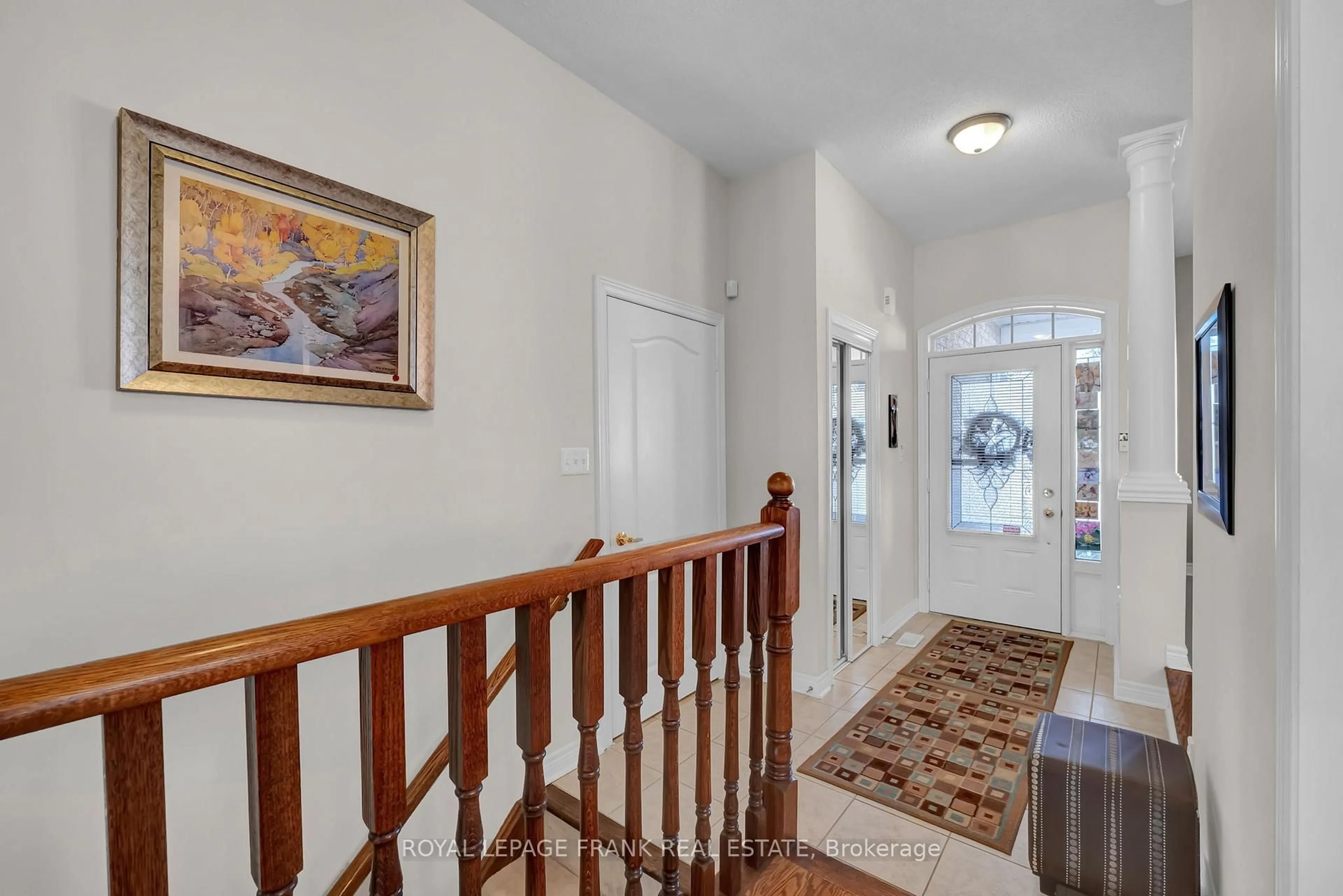 Indoor entryway for 29 Rockland Cres, Whitby Ontario L1M 0A8