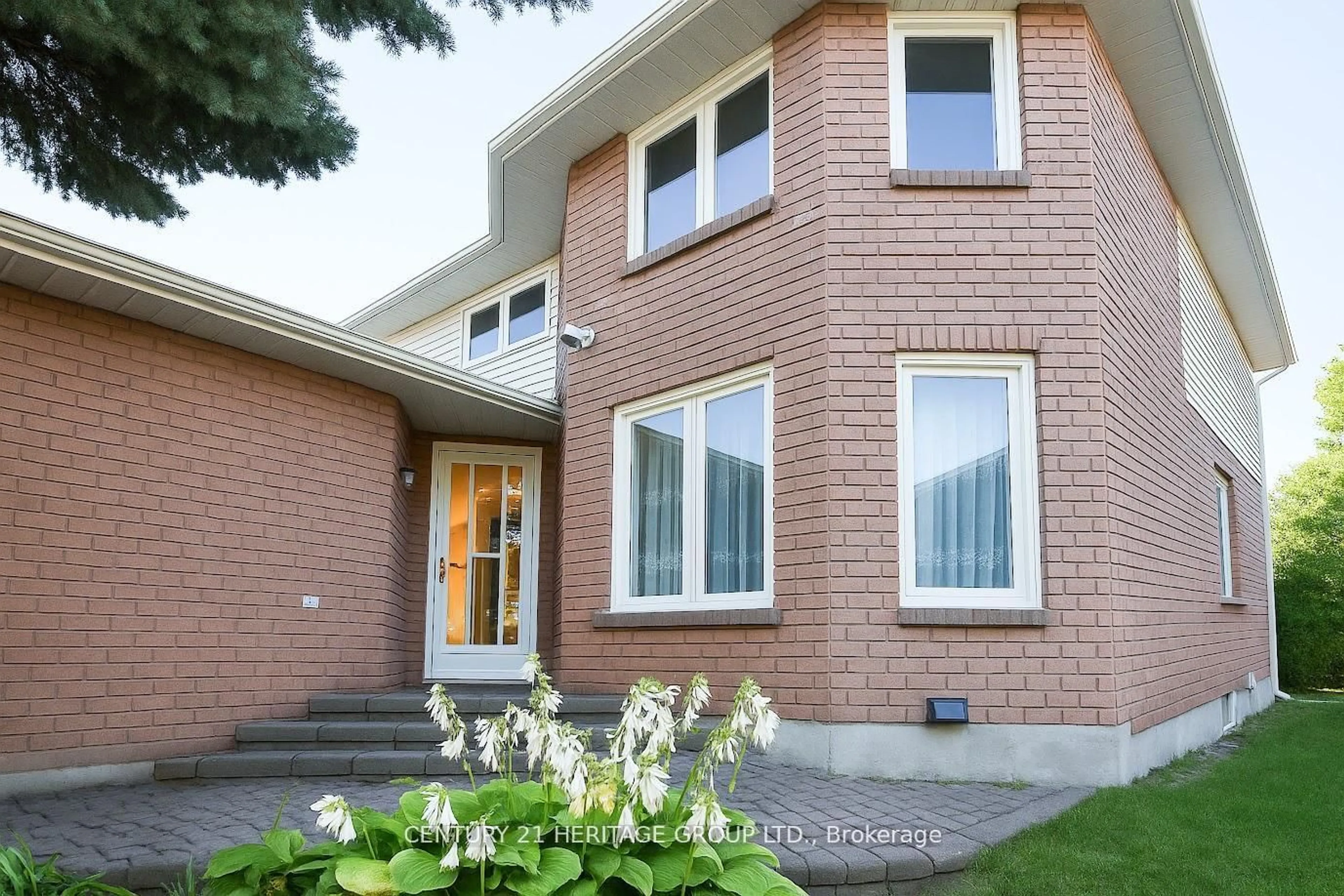 Home with brick exterior material, street for 824 Thornton Rd, Oshawa Ontario L1J 7N2