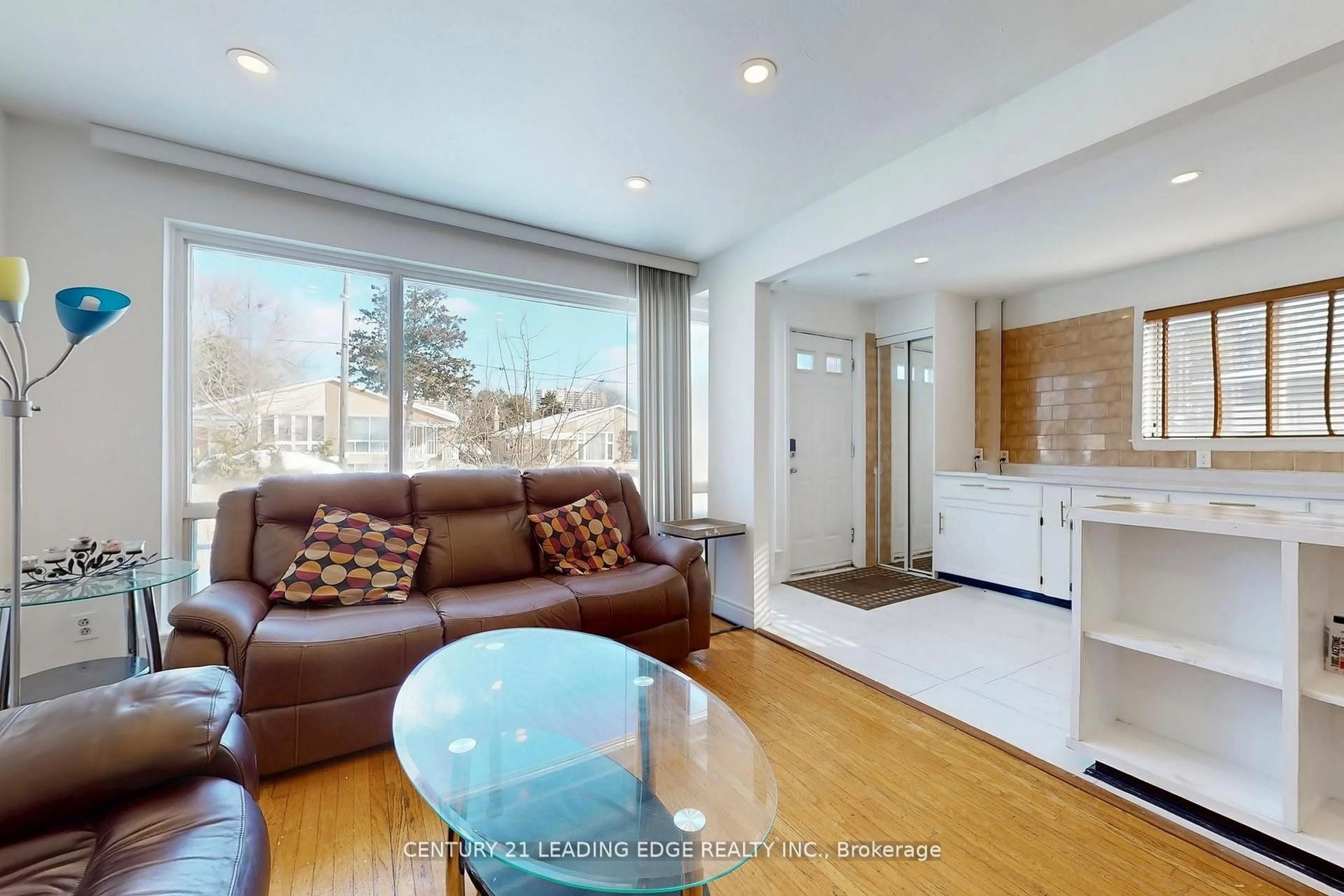 Living room with furniture, unknown for 210 Linden Ave, Toronto Ontario M1K 3H8