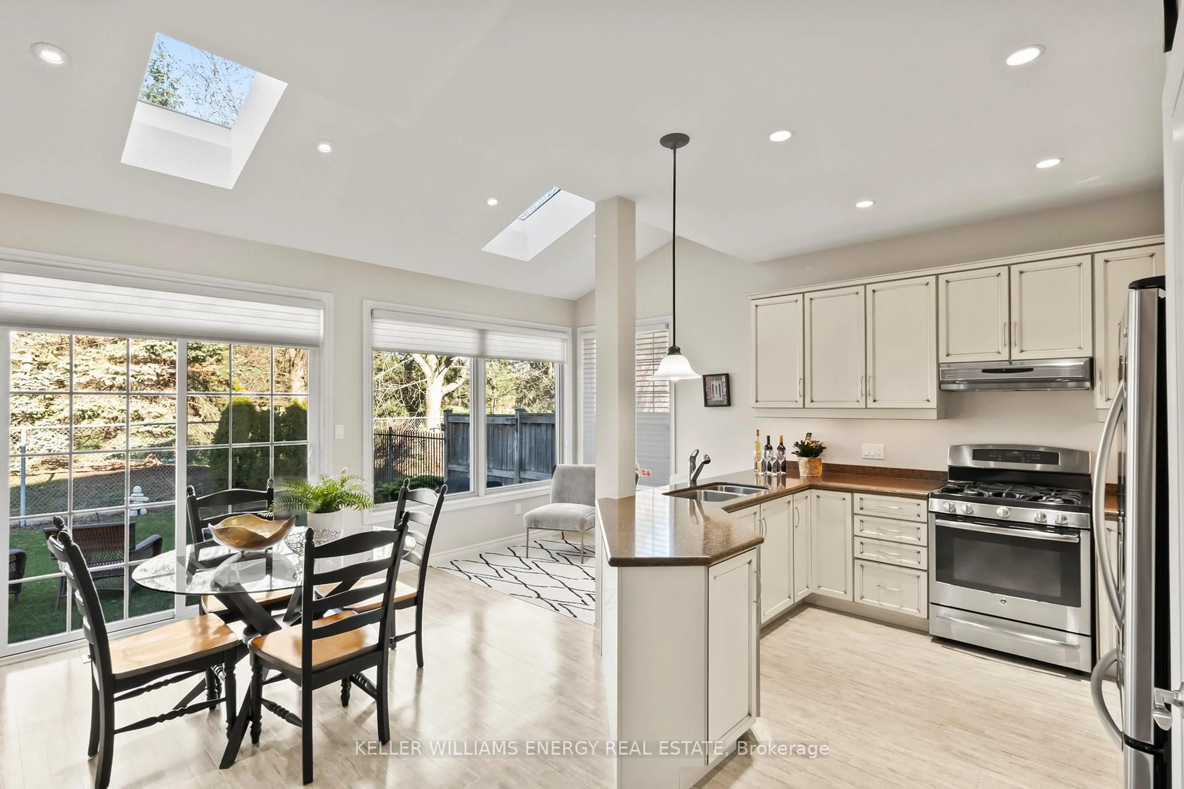 Open concept kitchen, ceramic/tile floor for 2258 Pindar Cres, Oshawa Ontario L1L 0C6