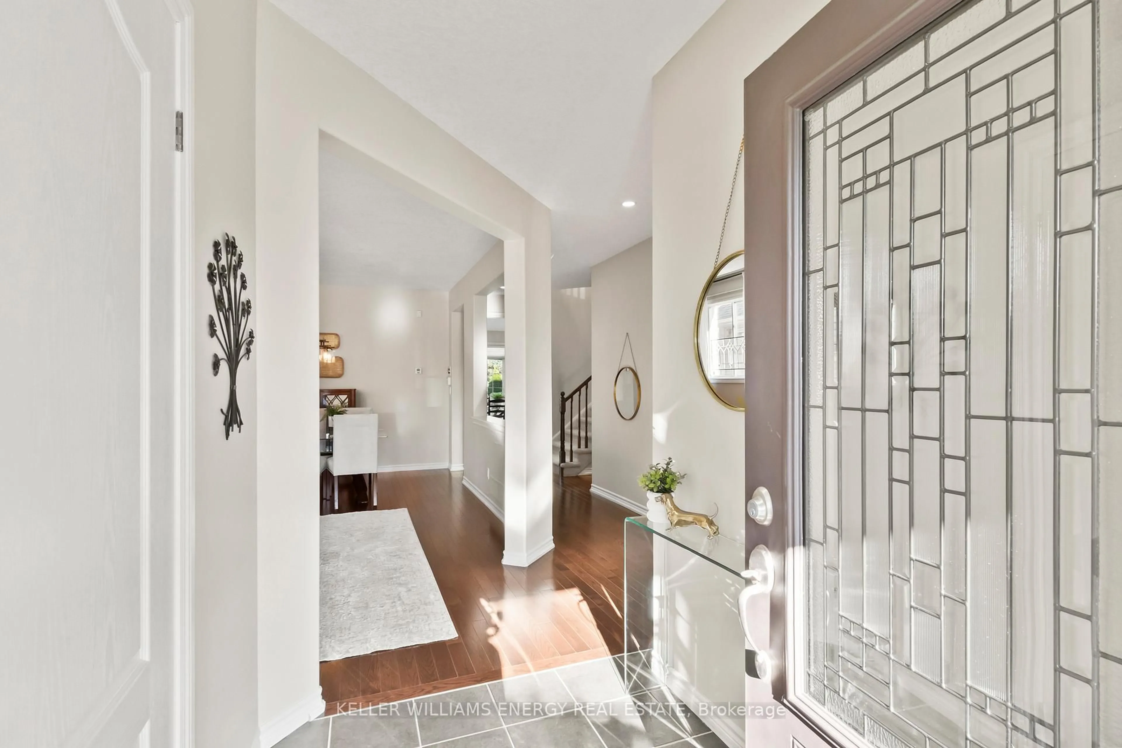 Indoor entryway for 2258 Pindar Cres, Oshawa Ontario L1L 0C6