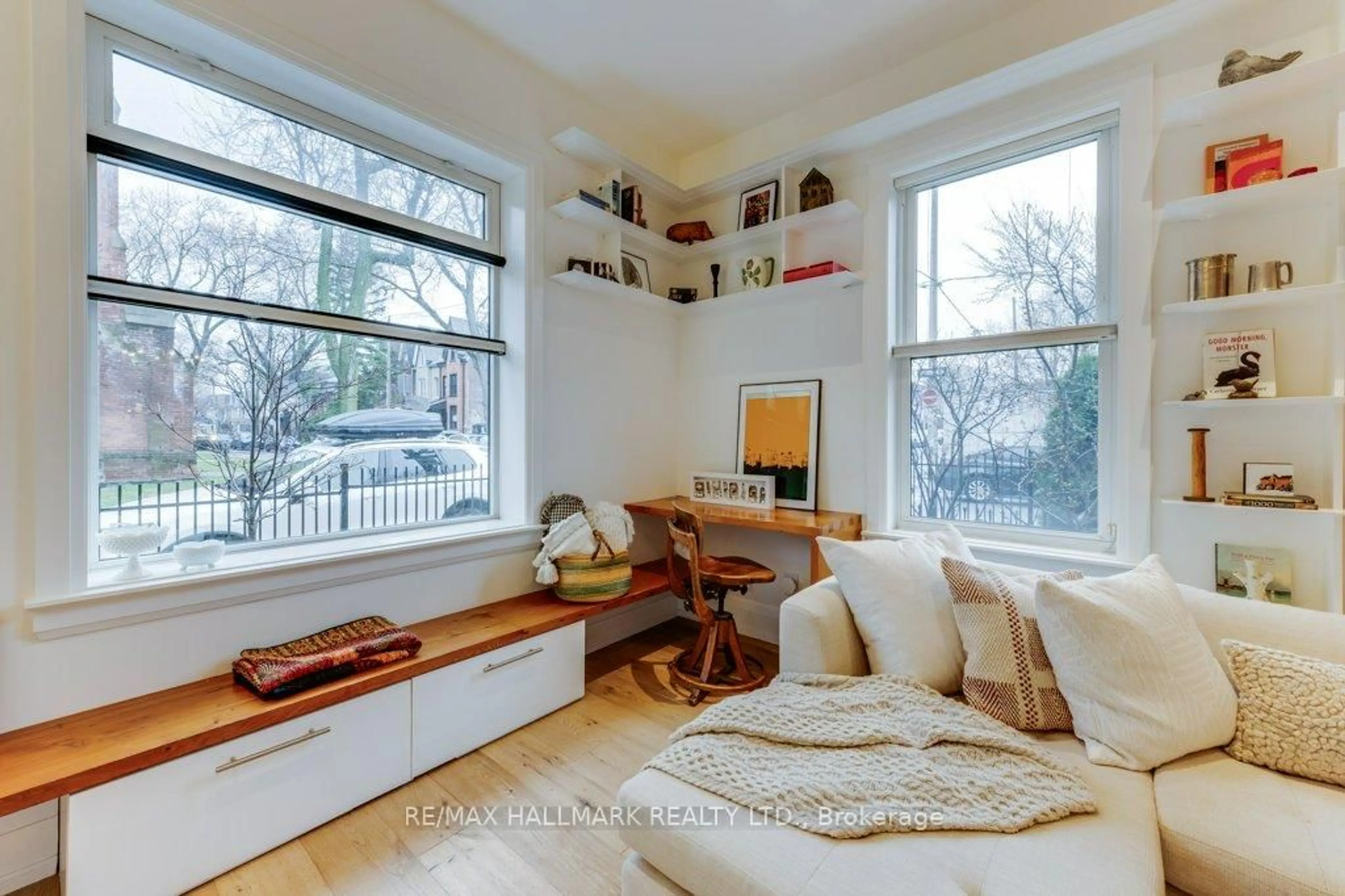 Living room with furniture, unknown for 235 Boulton Ave, Toronto Ontario M4M 2J8