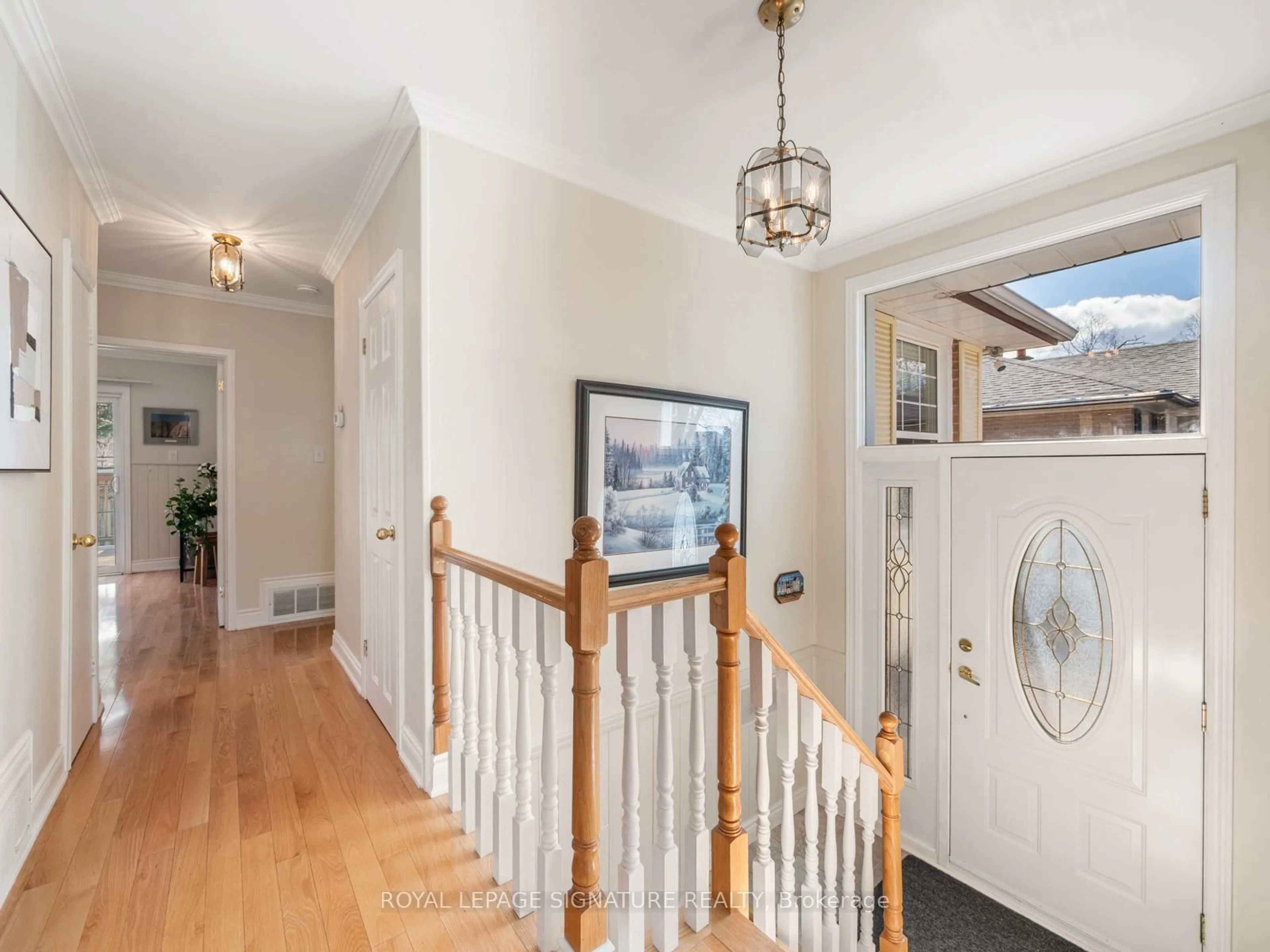 Indoor entryway for 9 Wincrest Dr, Toronto Ontario M1P 4J3