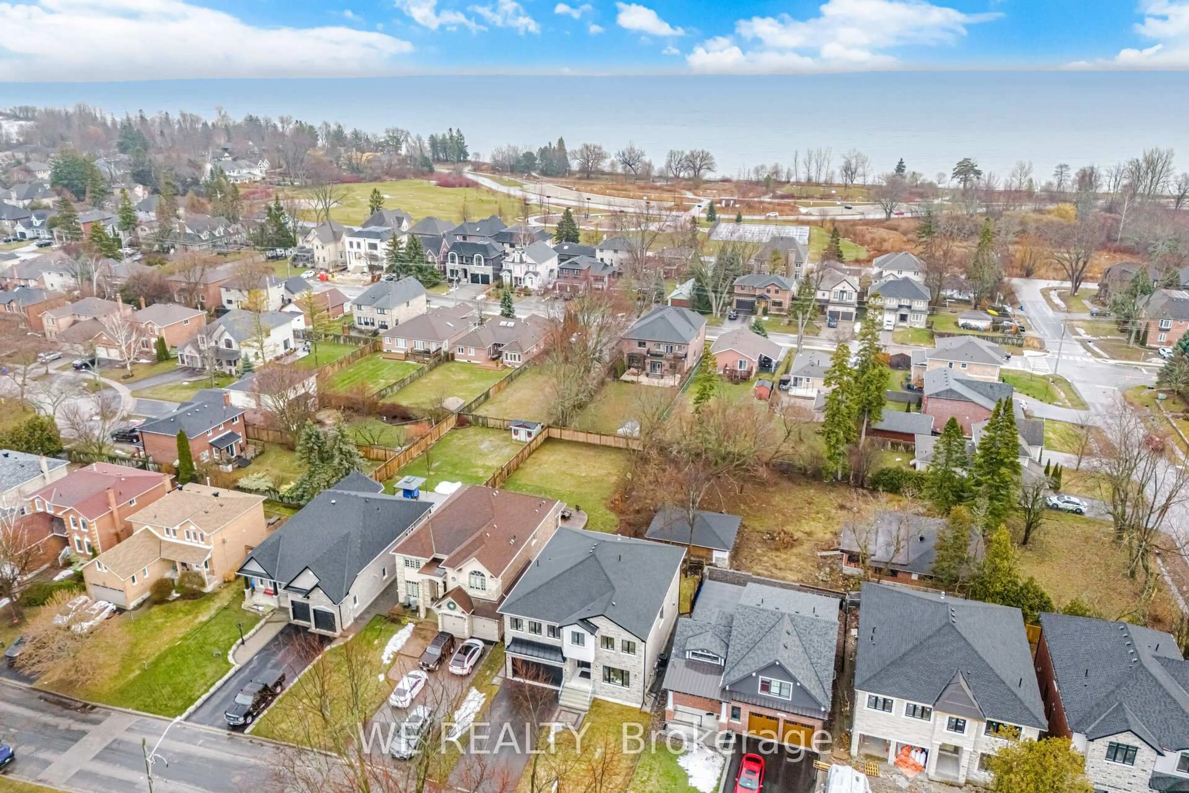 A pic from outside/outdoor area/front of a property/back of a property/a pic from drone, street for 2955B Seabreeze Rd, Ajax Ontario L1S 1C4