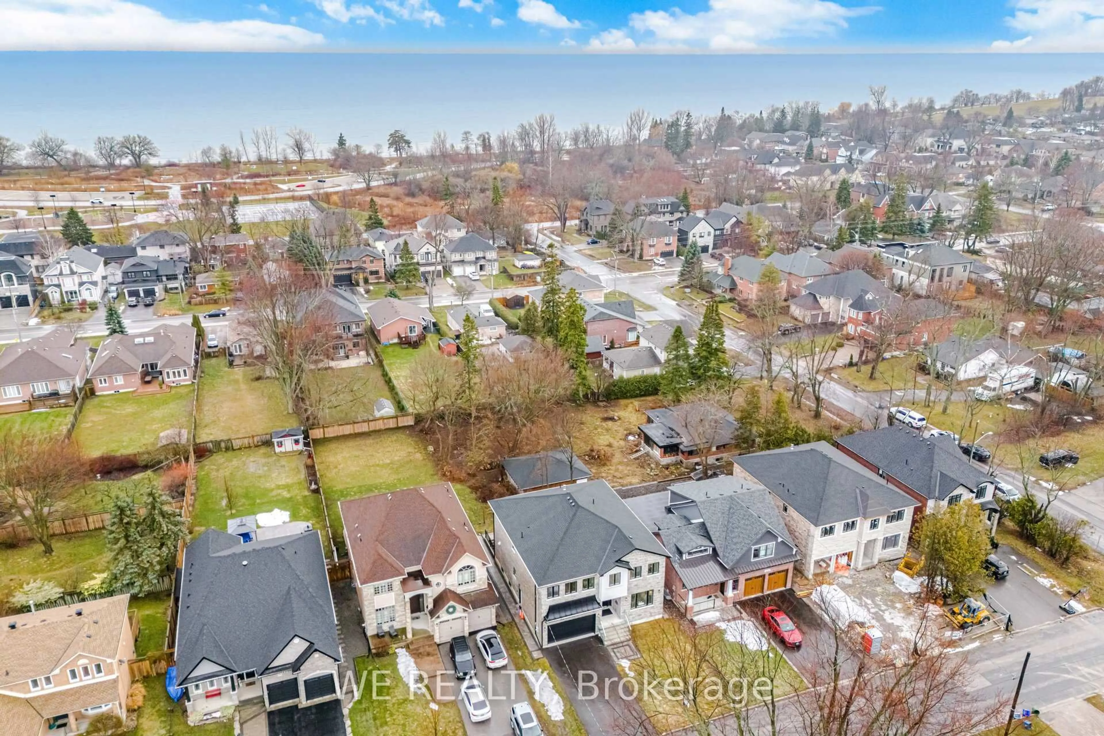 A pic from outside/outdoor area/front of a property/back of a property/a pic from drone, street for 2955B Seabreeze Rd, Ajax Ontario L1S 1C4