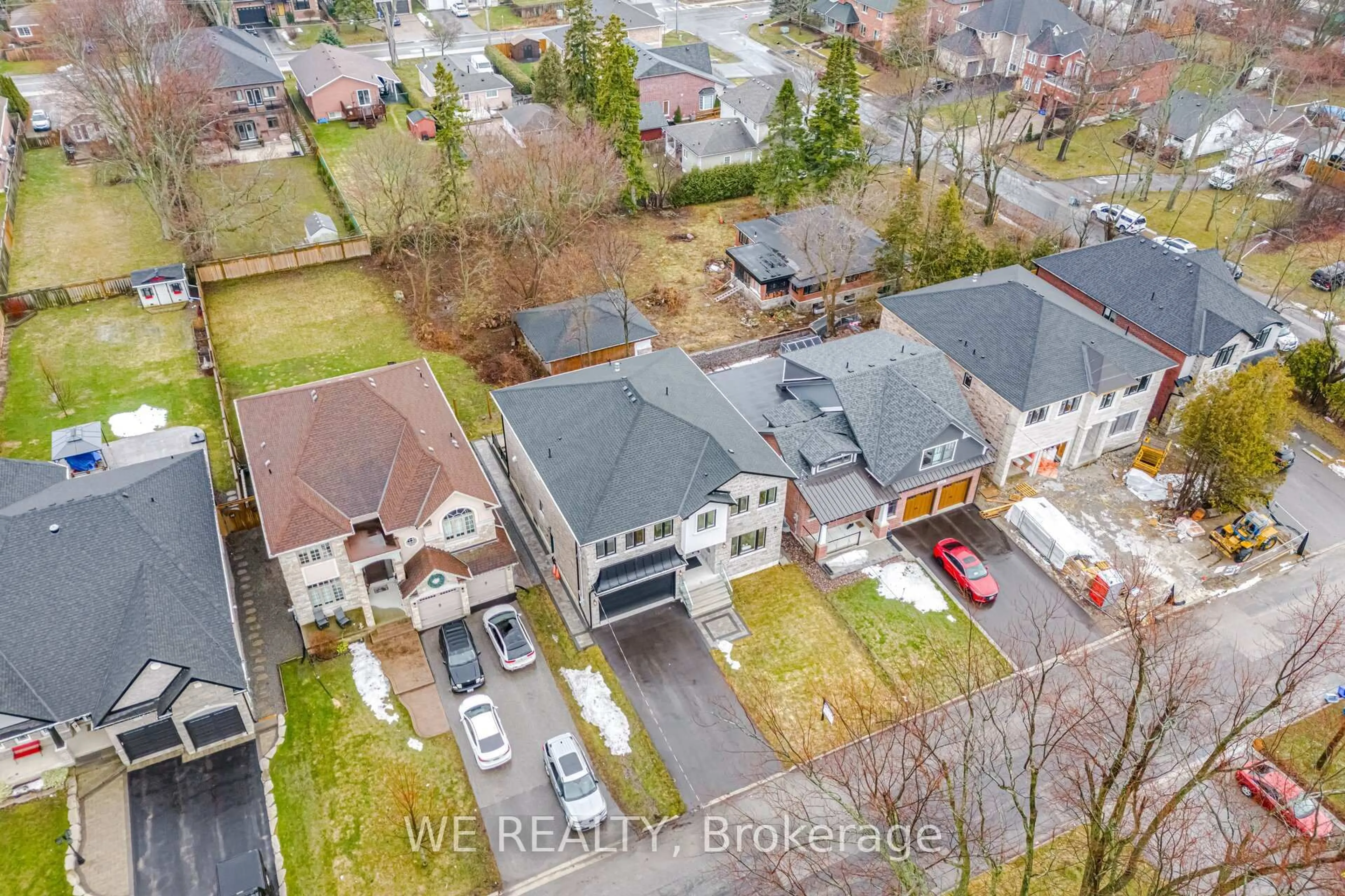 A pic from outside/outdoor area/front of a property/back of a property/a pic from drone, street for 2955B Seabreeze Rd, Ajax Ontario L1S 1C4