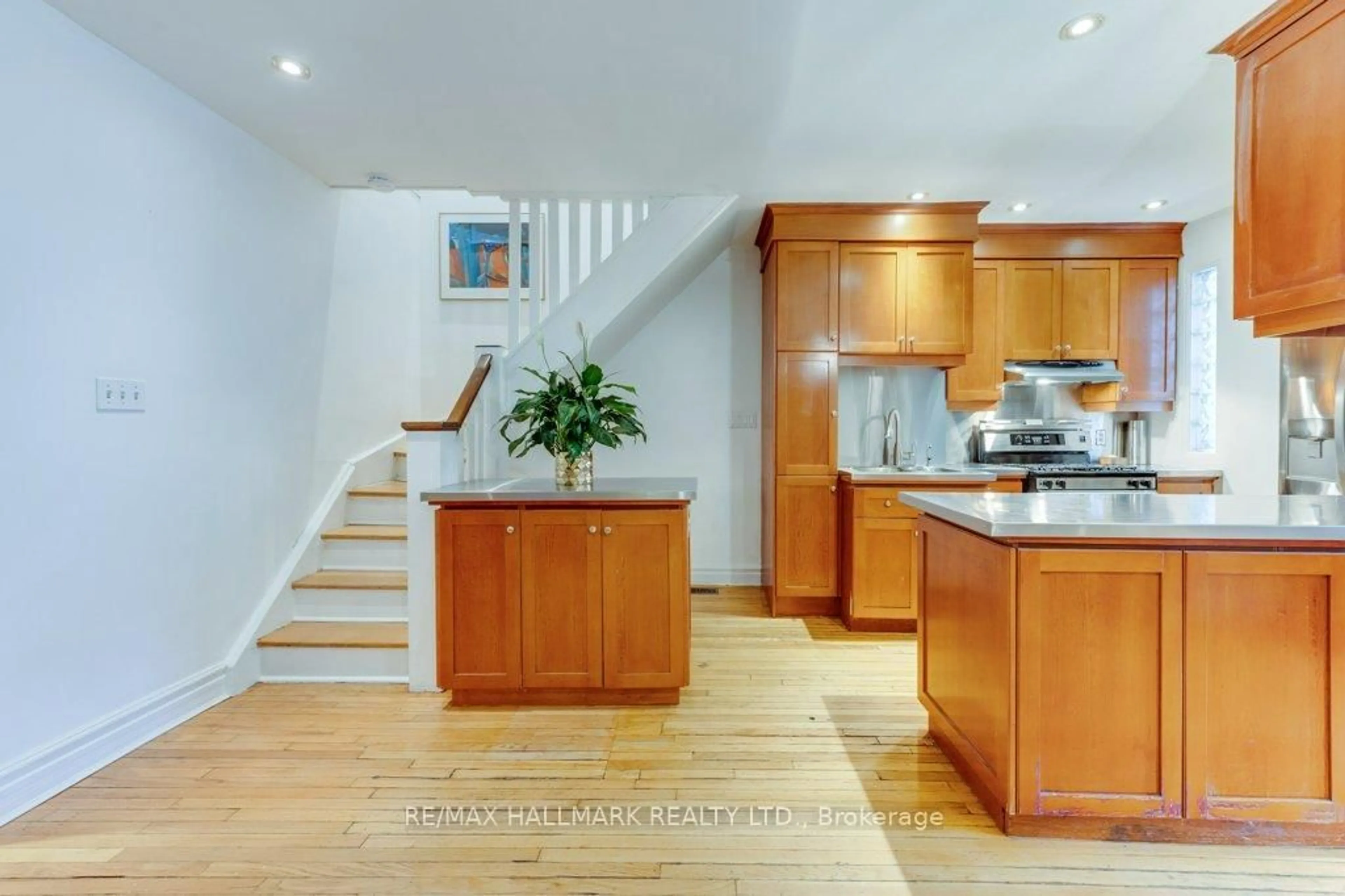 Open concept kitchen, unknown for 813 Carlaw Ave, Toronto Ontario M4K 3L1