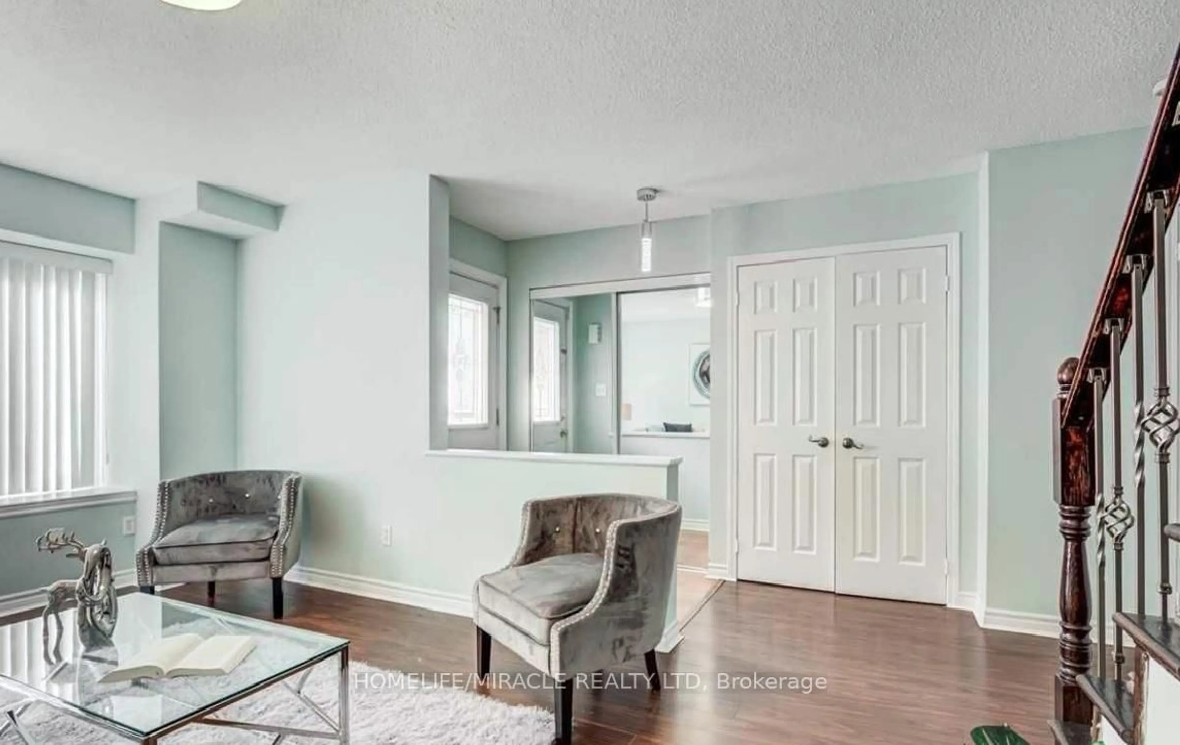 Indoor entryway for 4200 Kingston Rd #12, Toronto Ontario M1E 2M6