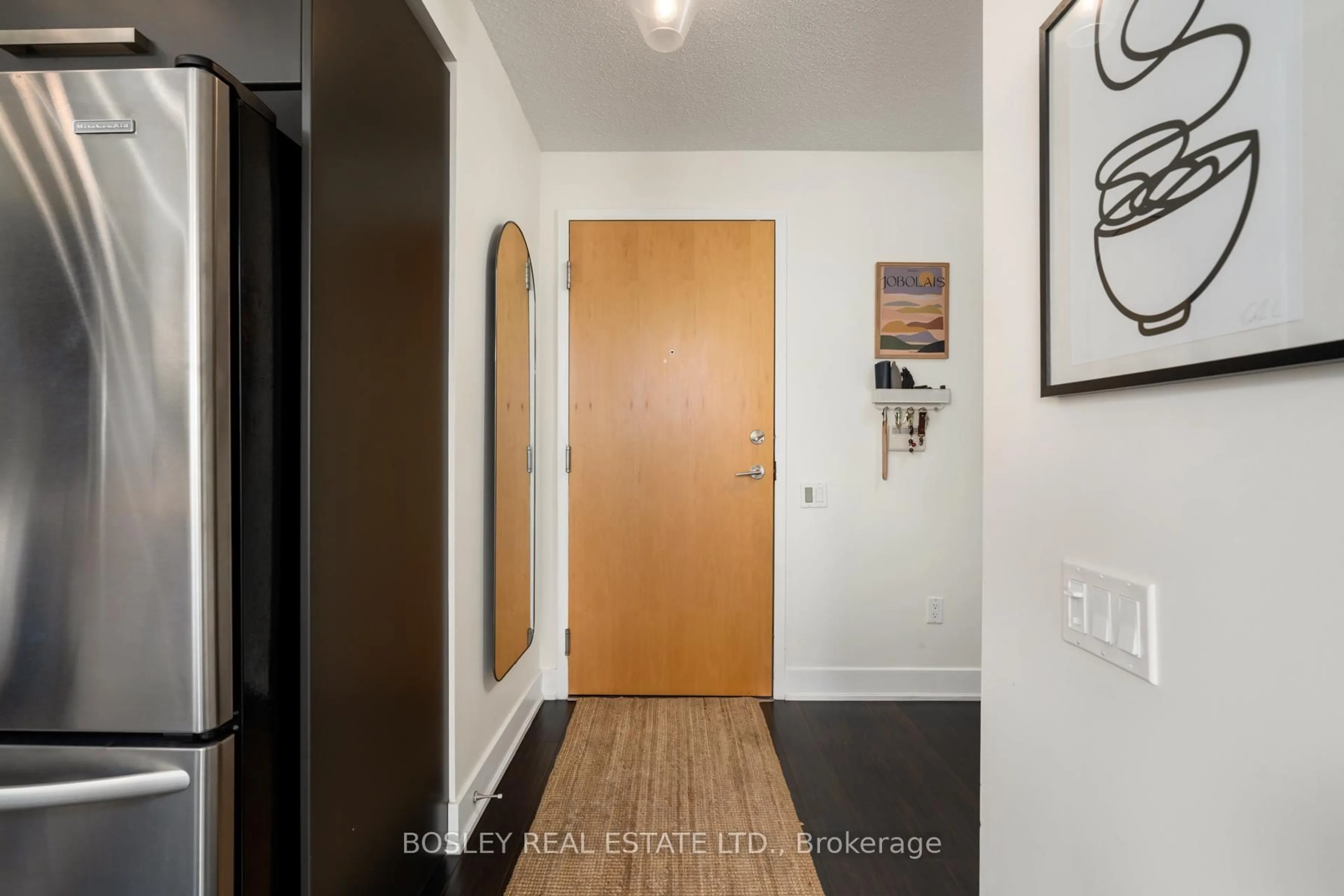 Indoor entryway for 1048 Broadview Ave #1807, Toronto Ontario M4K 2B8