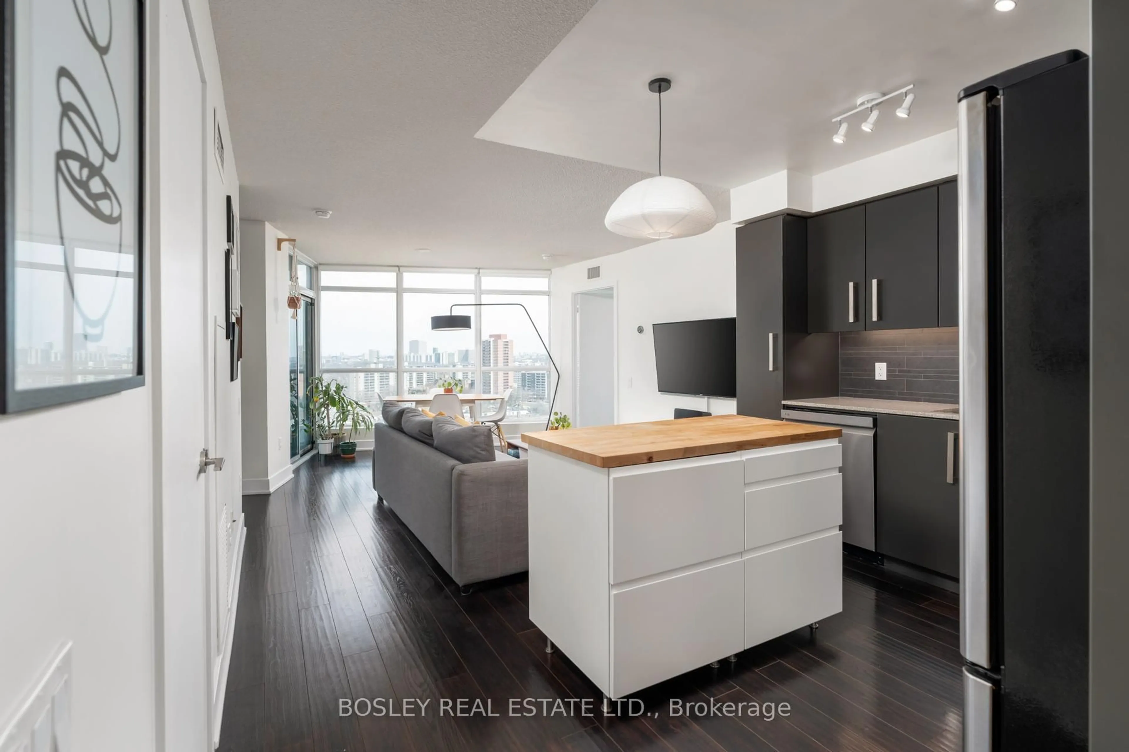 Open concept kitchen, wood/laminate floor for 1048 Broadview Ave #1807, Toronto Ontario M4K 2B8