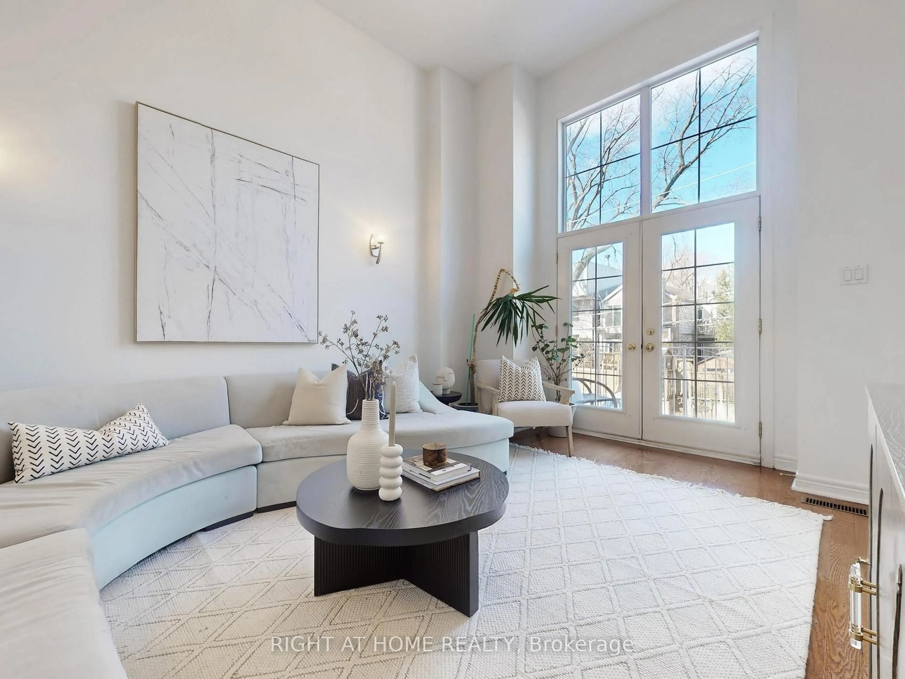 Living room with furniture, unknown for 1021 Craven Rd, Toronto Ontario M4J 4V7