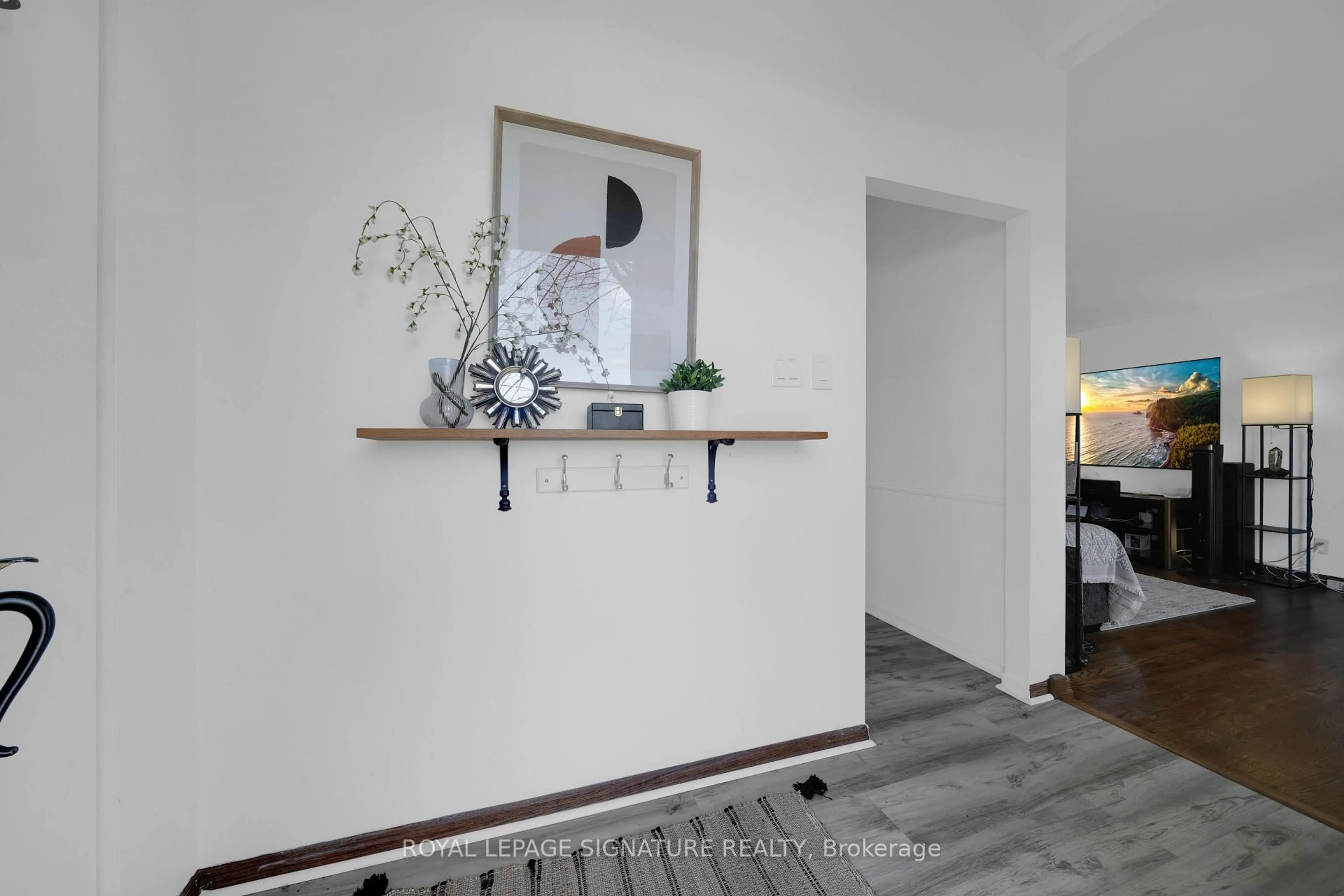 Indoor entryway for 821 Krosno Blvd, Pickering Ontario L1W 1G7