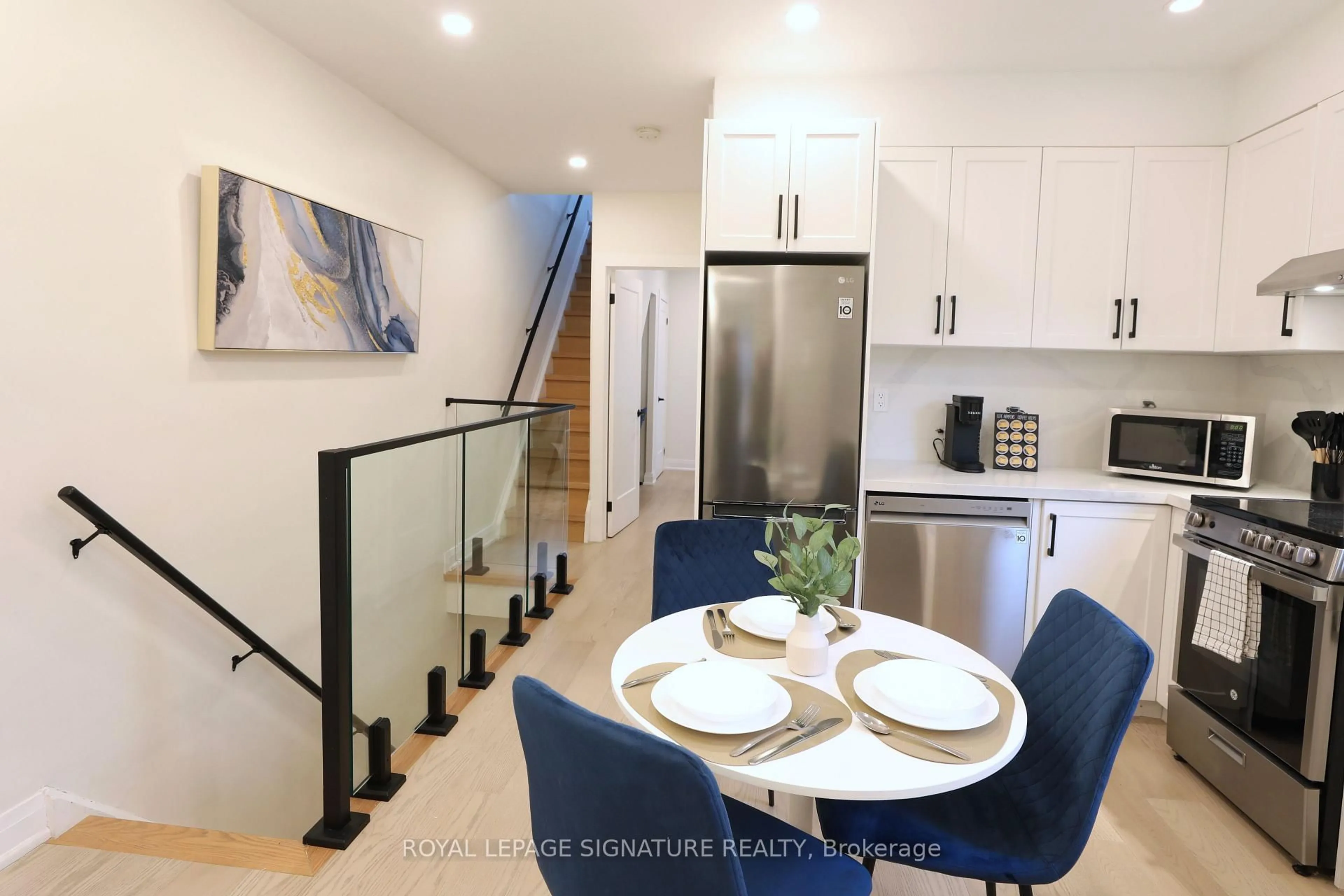 Contemporary kitchen, unknown for 36 Tennis Cres, Toronto Ontario M4K 1J3