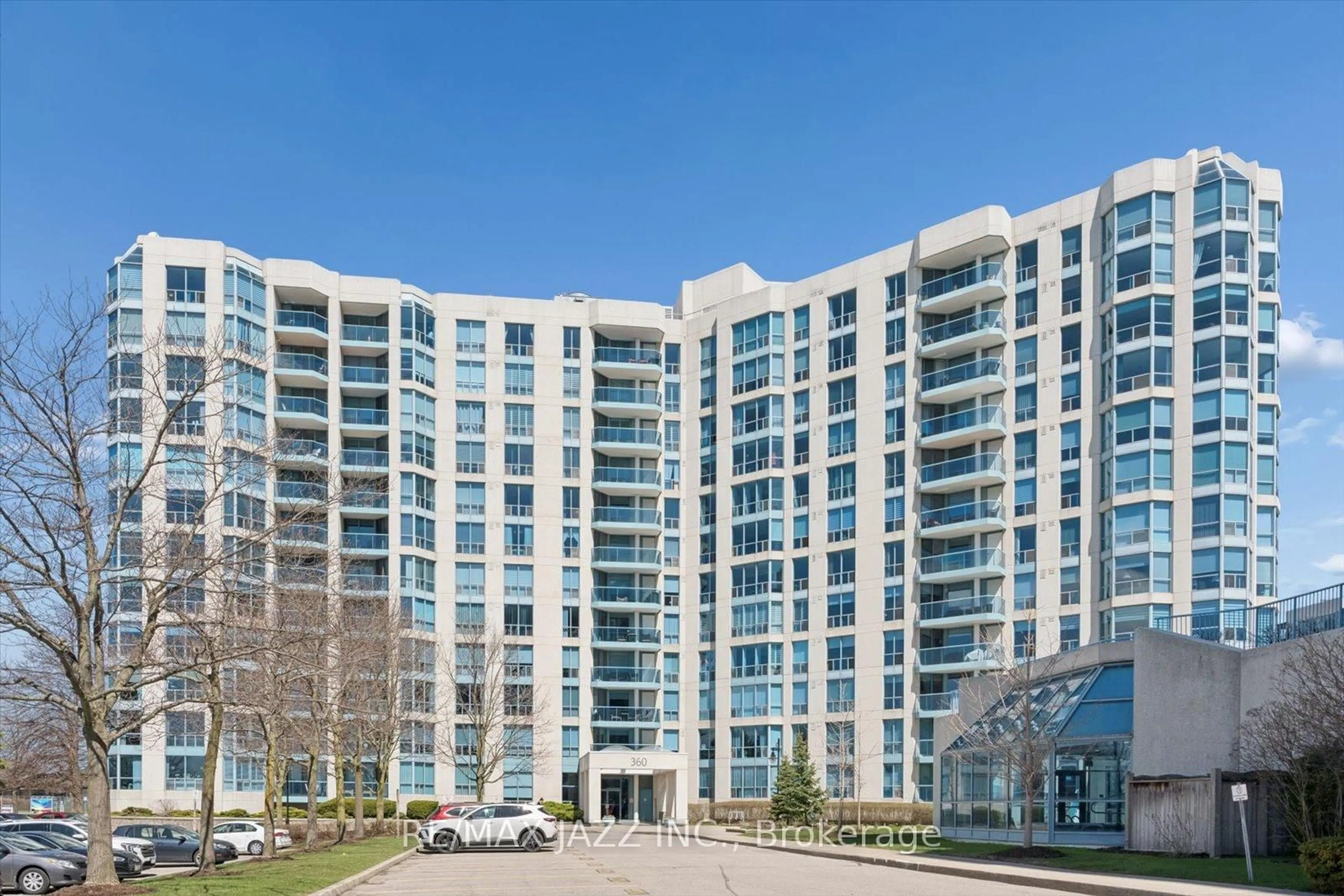 Indoor foyer for 360 Watson St #1112, Whitby Ontario L1N 9G2