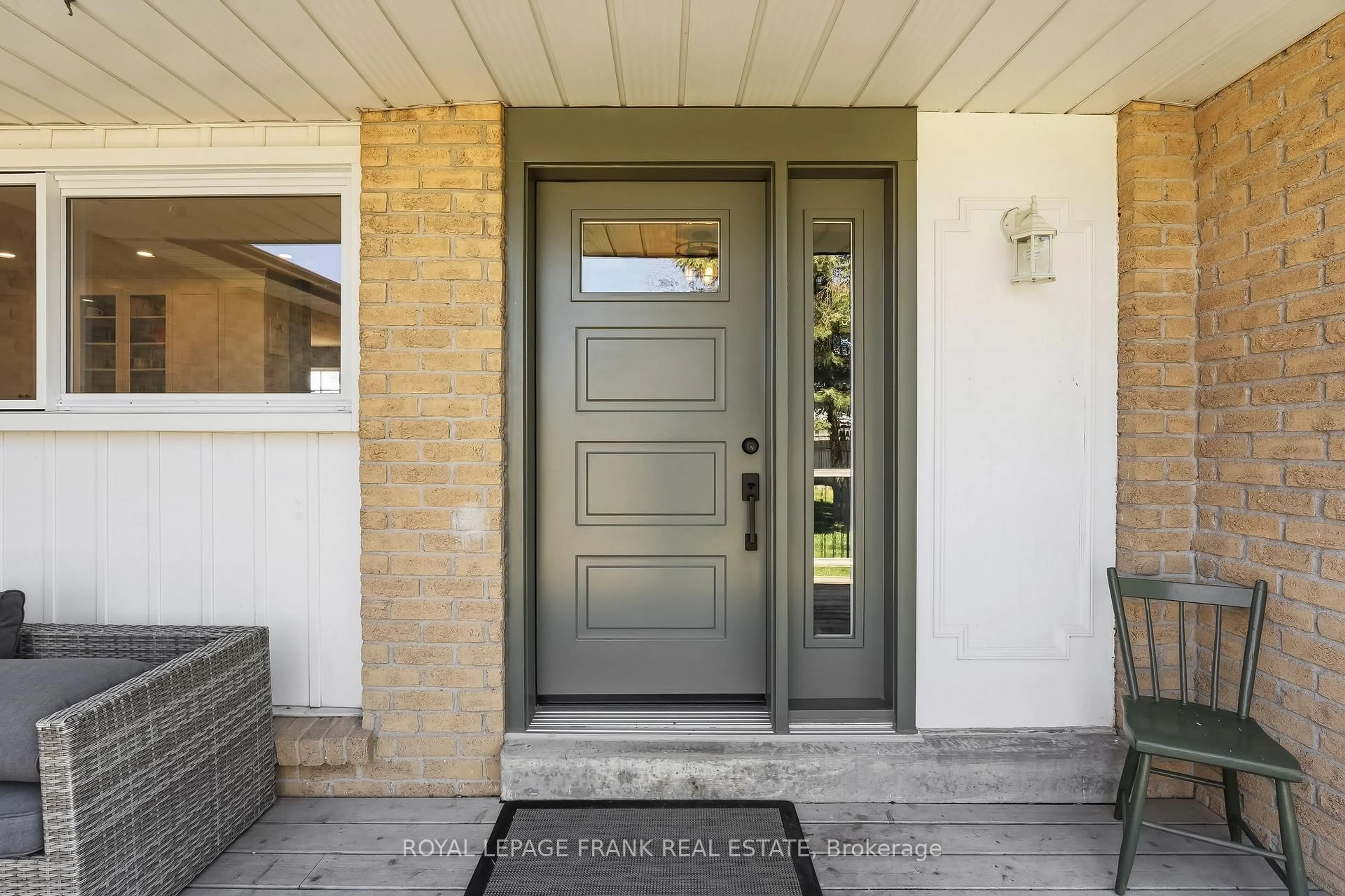 Indoor entryway for 157 Blossom Crt, Scugog Ontario L9L 1G5