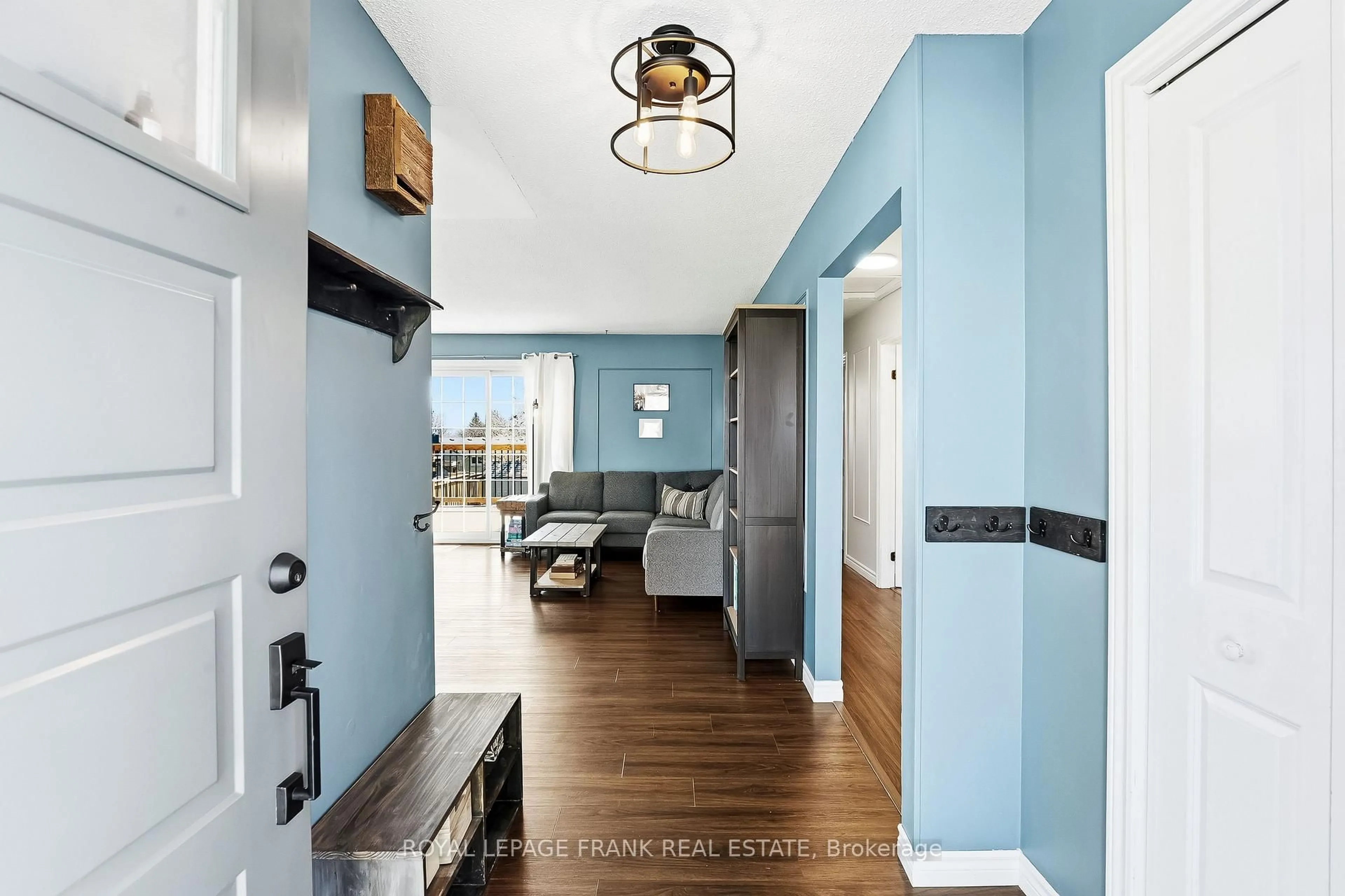 Indoor entryway for 157 Blossom Crt, Scugog Ontario L9L 1G5