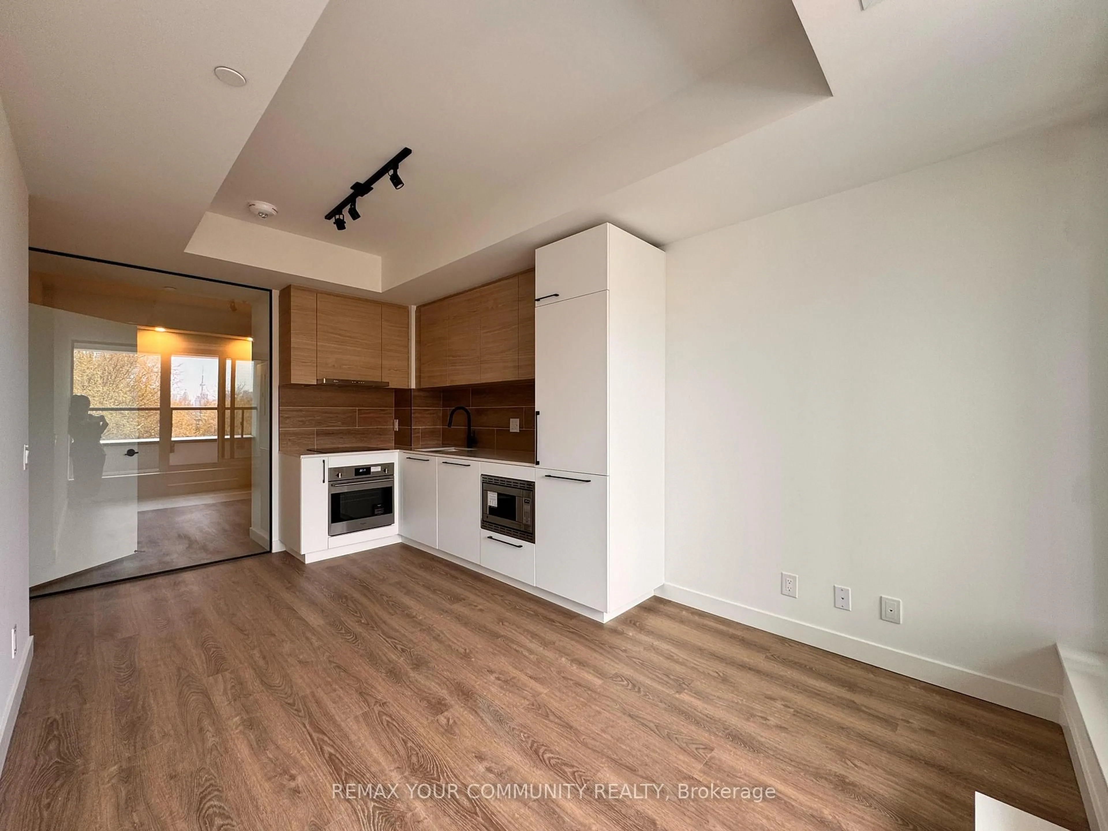 Unknown for 1050 Eastern Ave #323, Toronto Ontario M4L 0B7