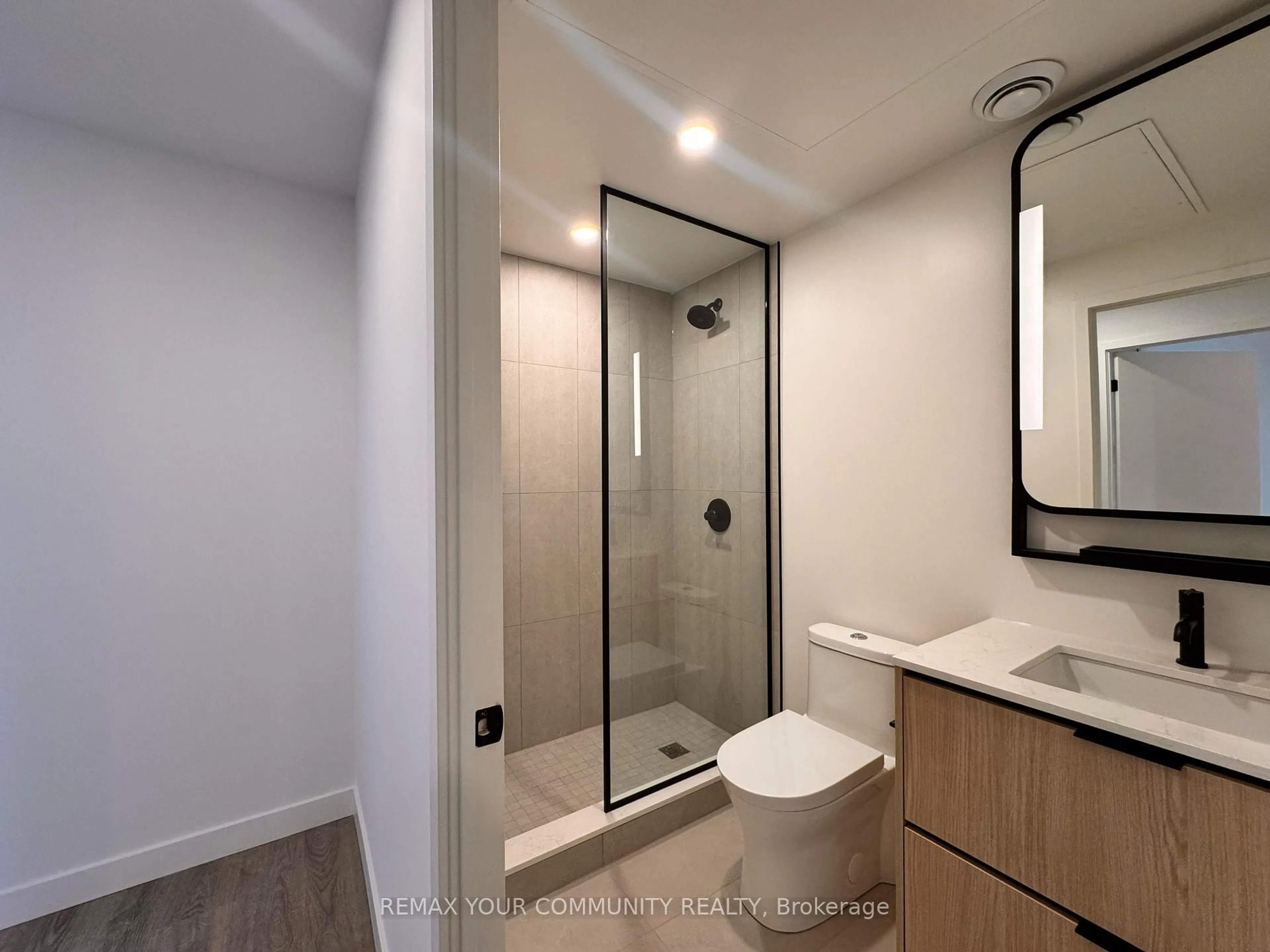 Unknown for 1050 Eastern Ave #323, Toronto Ontario M4L 0B7