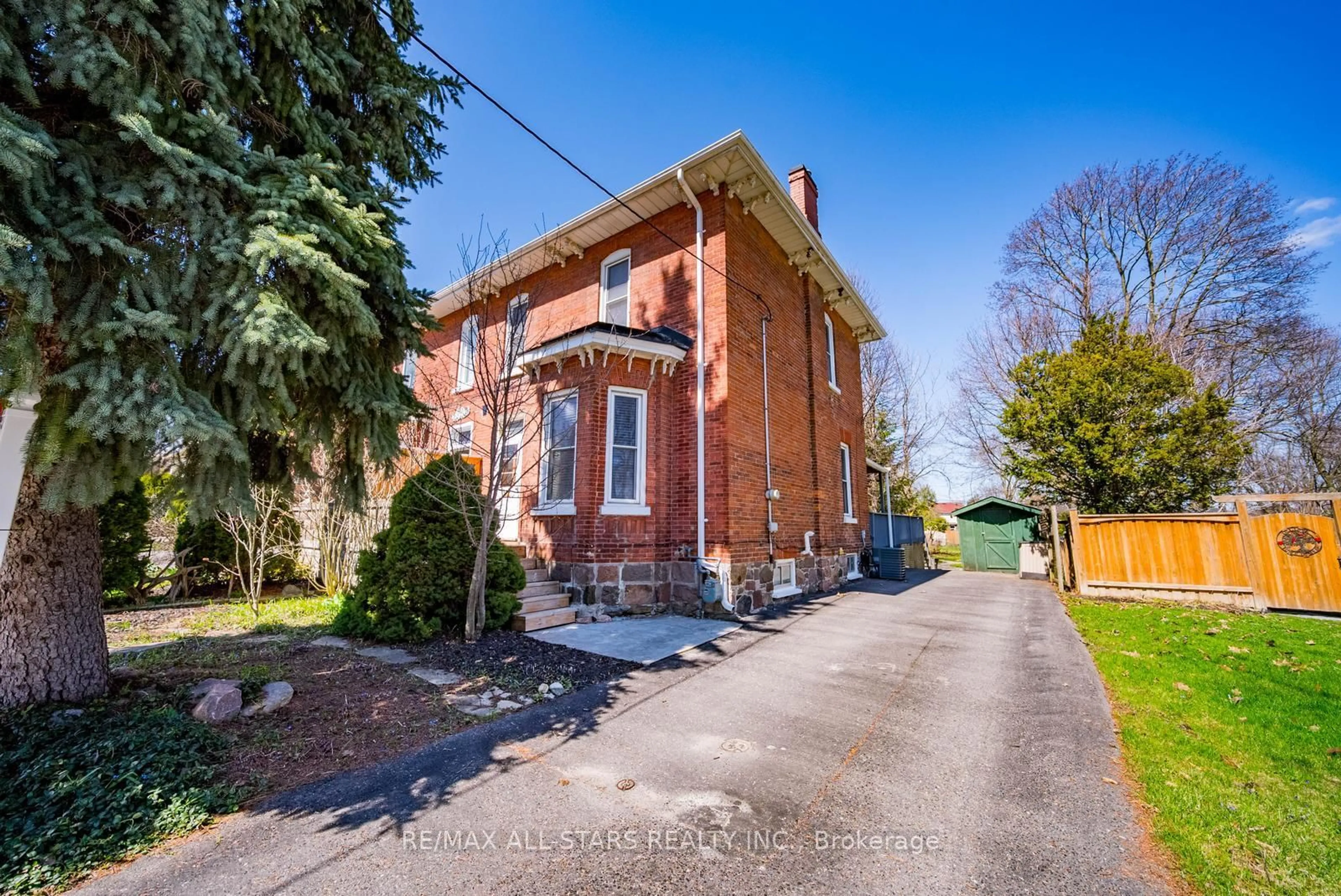 Home with brick exterior material, street for 32 Wellington St, Clarington Ontario L1C 1V2