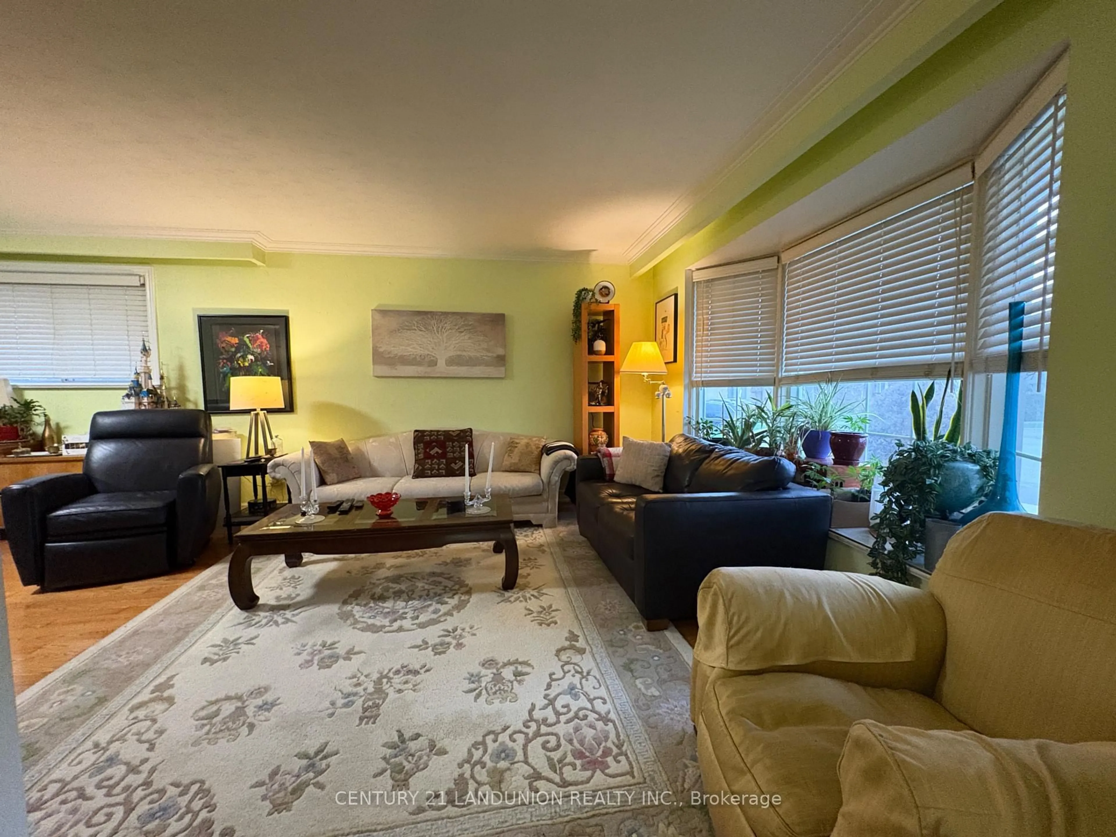 Living room with furniture, unknown for 15 Fordover Dr, Toronto Ontario M1E 1T7