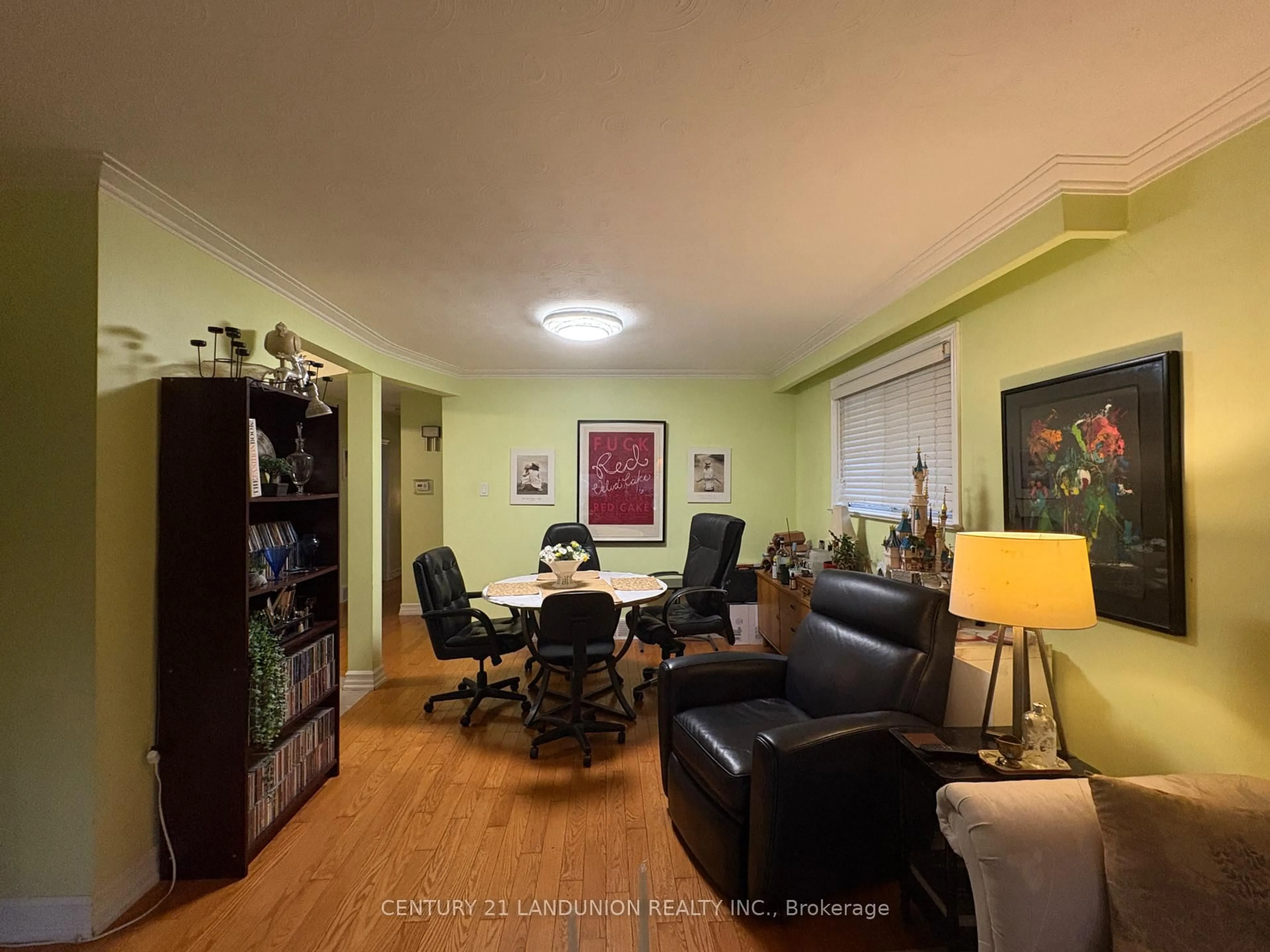Living room with furniture, wood/laminate floor for 15 Fordover Dr, Toronto Ontario M1E 1T7
