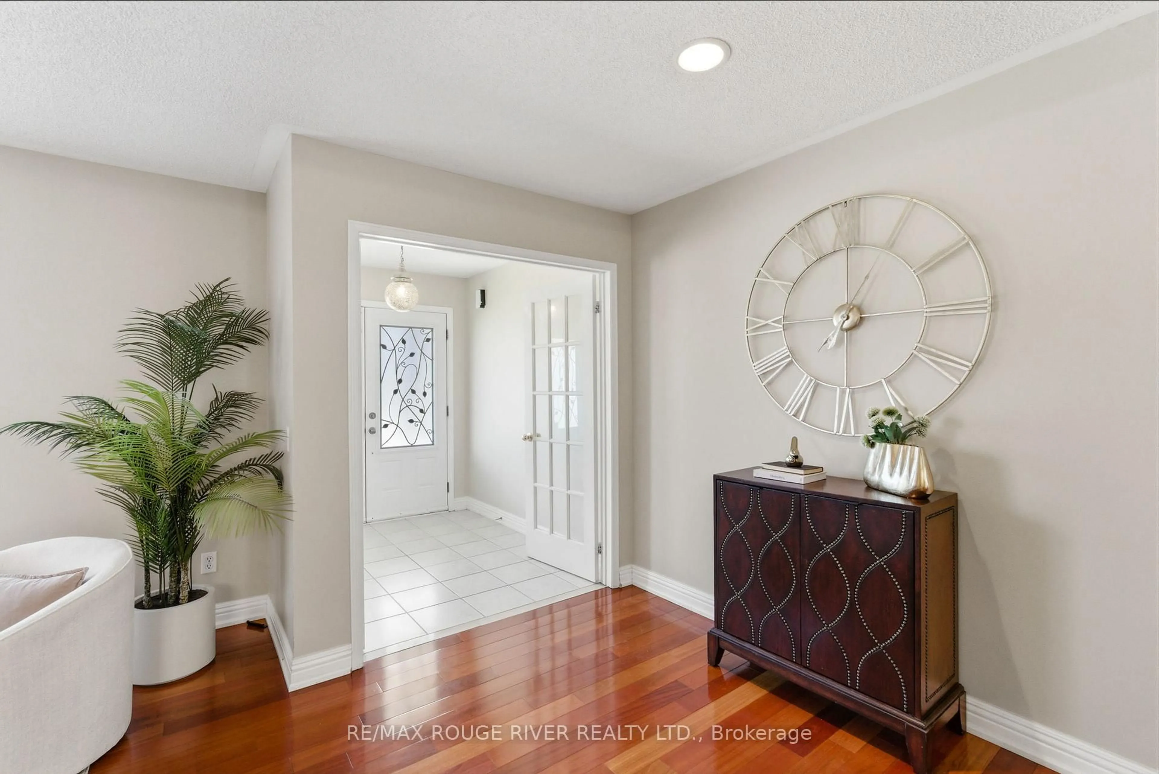 Indoor entryway for 20 Twin Streams Rd, Whitby Ontario L1P 1N9