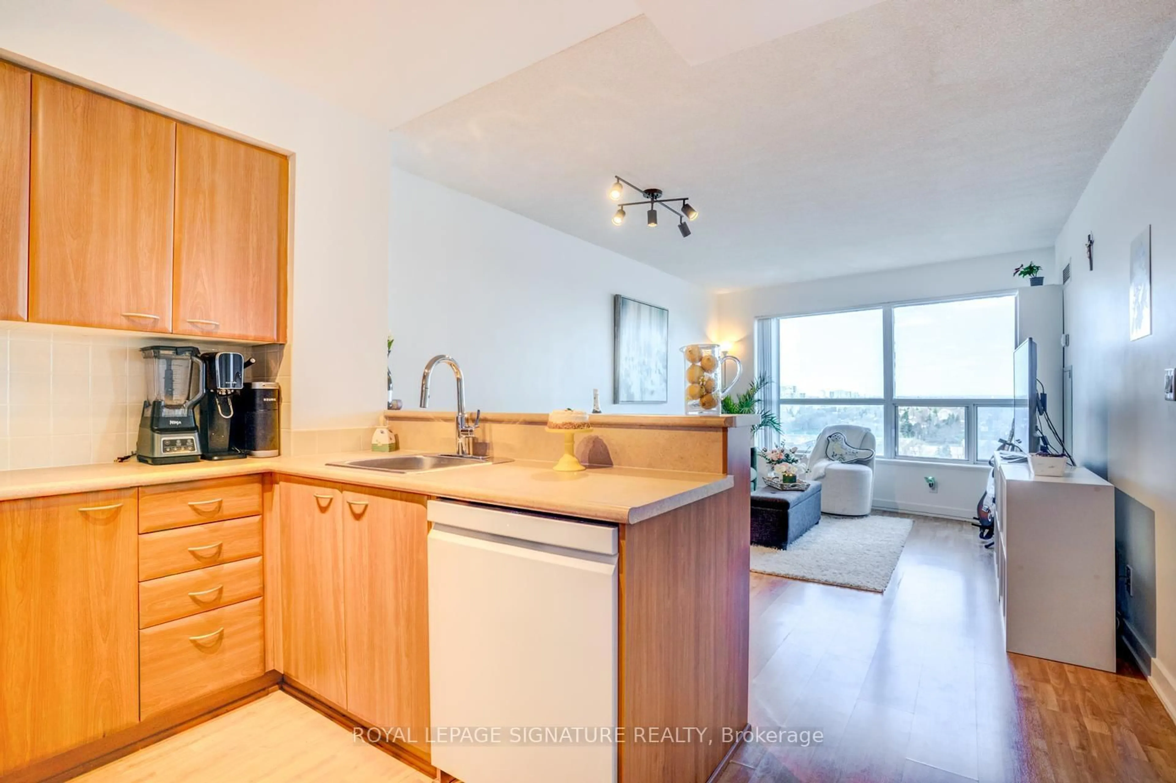 Open concept kitchen, unknown for 36 Lee Centre Dr #1203, Toronto Ontario M1H 3K2
