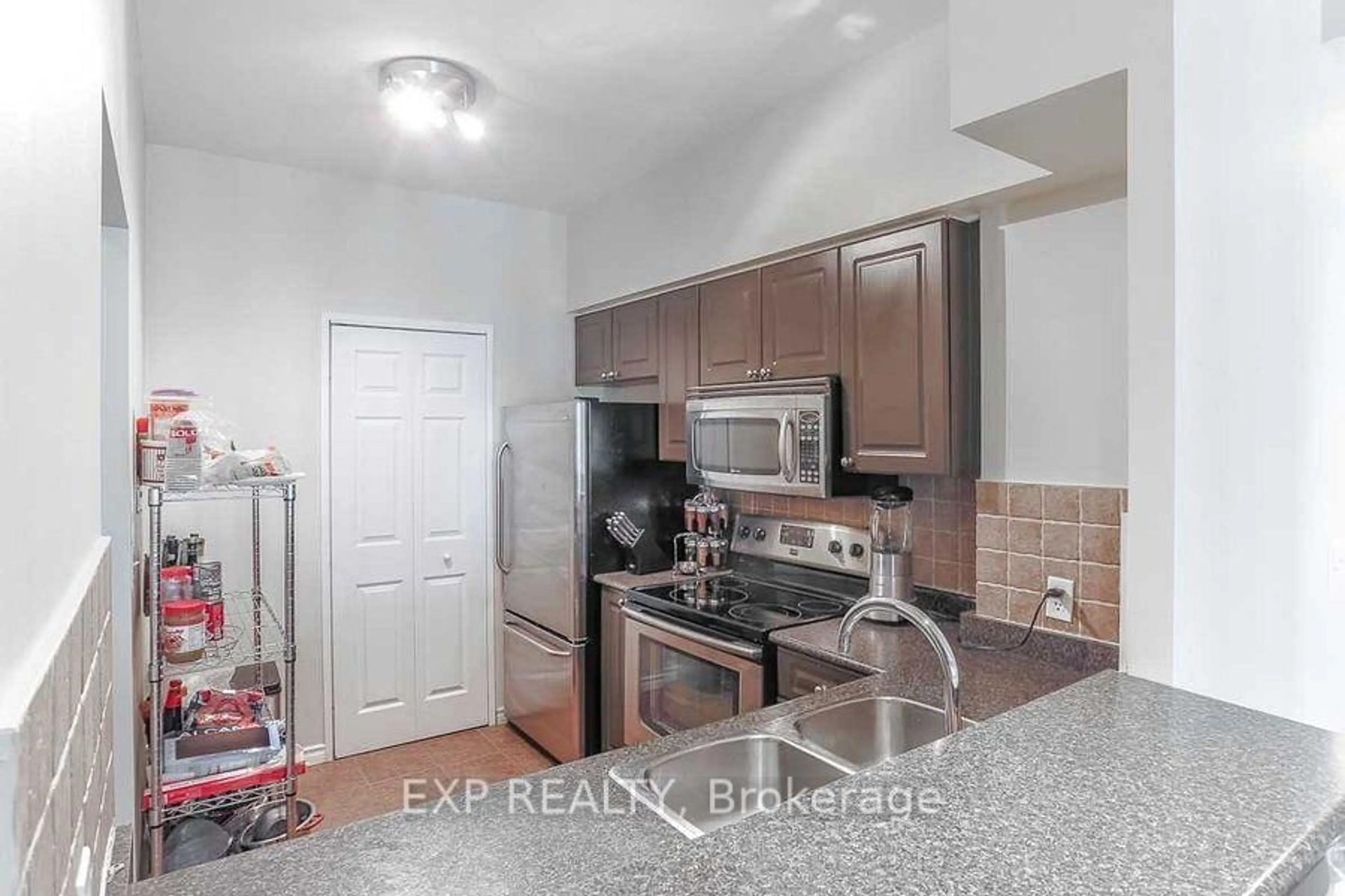 Standard kitchen, unknown for 8 Lee Centre Dr #PH207, Toronto Ontario M1H 3H8