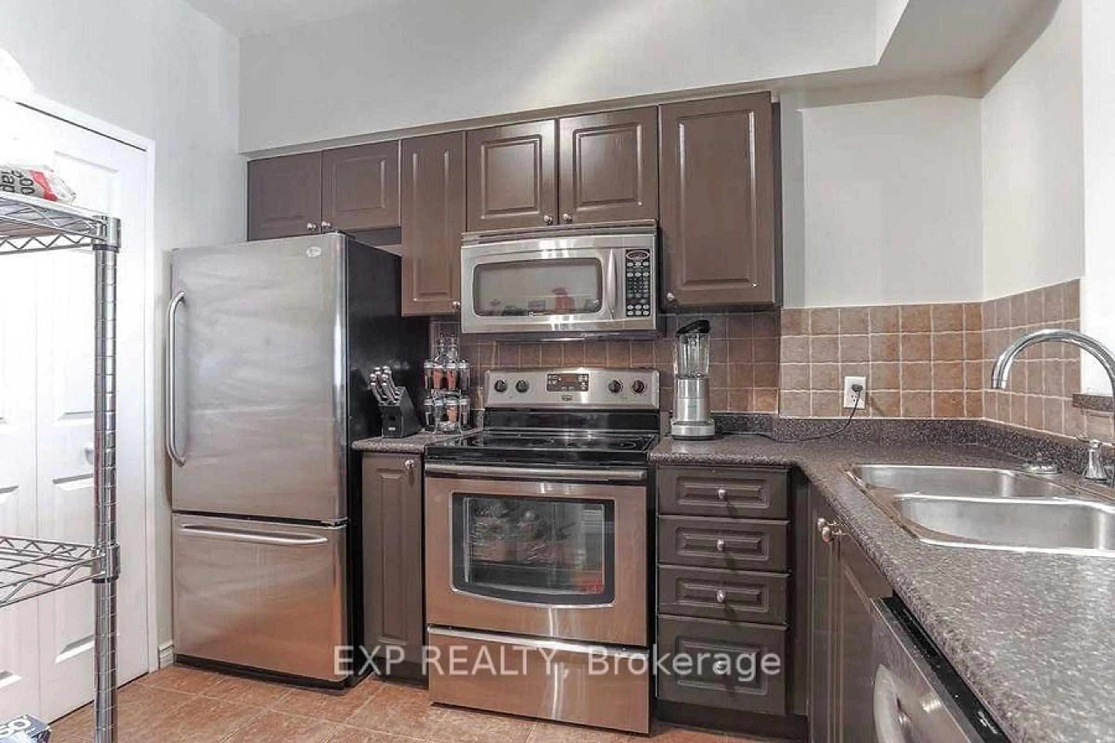 Standard kitchen, ceramic/tile floor for 8 Lee Centre Dr #PH207, Toronto Ontario M1H 3H8