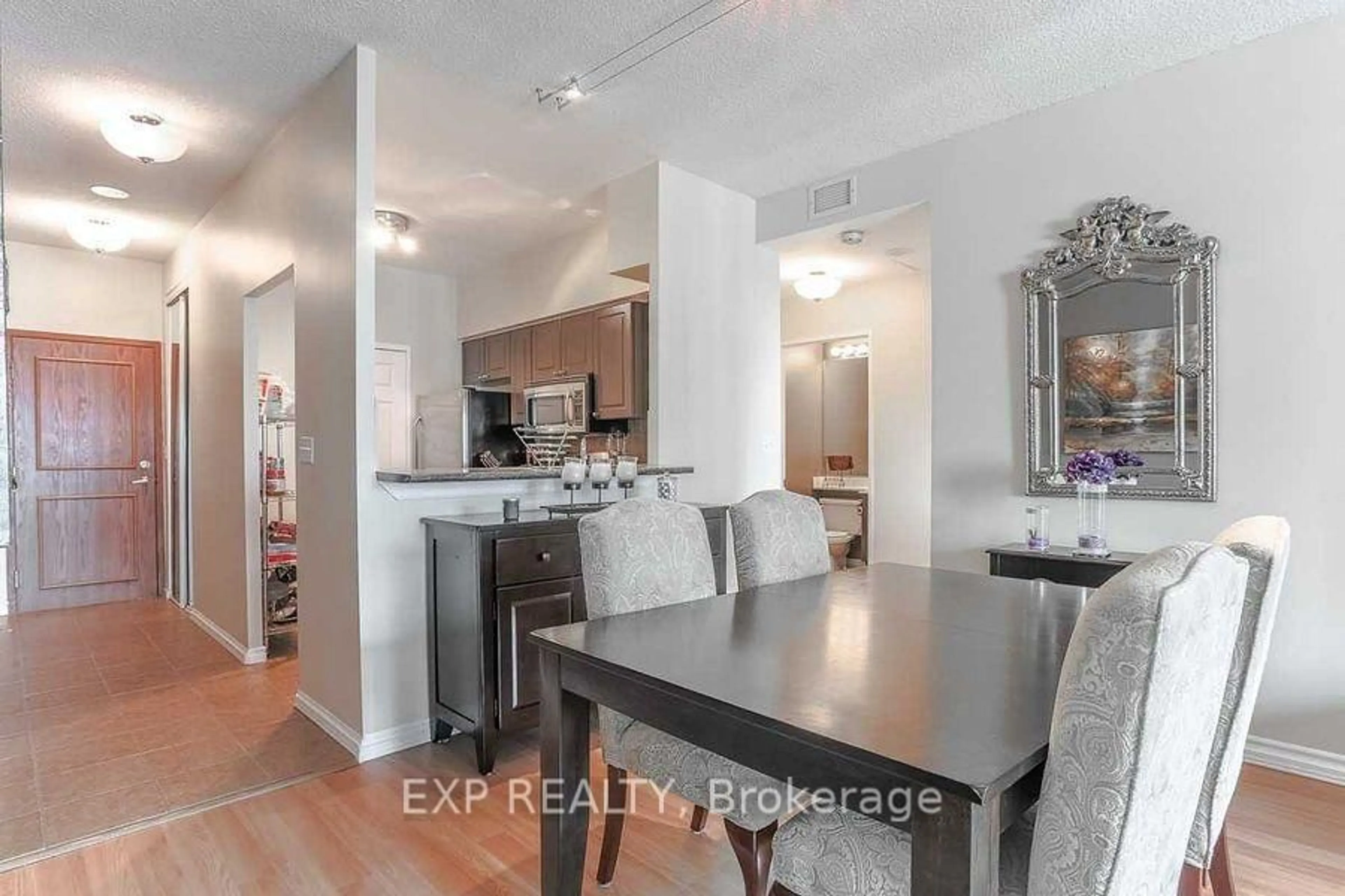 Open concept kitchen, wood/laminate floor for 8 Lee Centre Dr #PH207, Toronto Ontario M1H 3H8