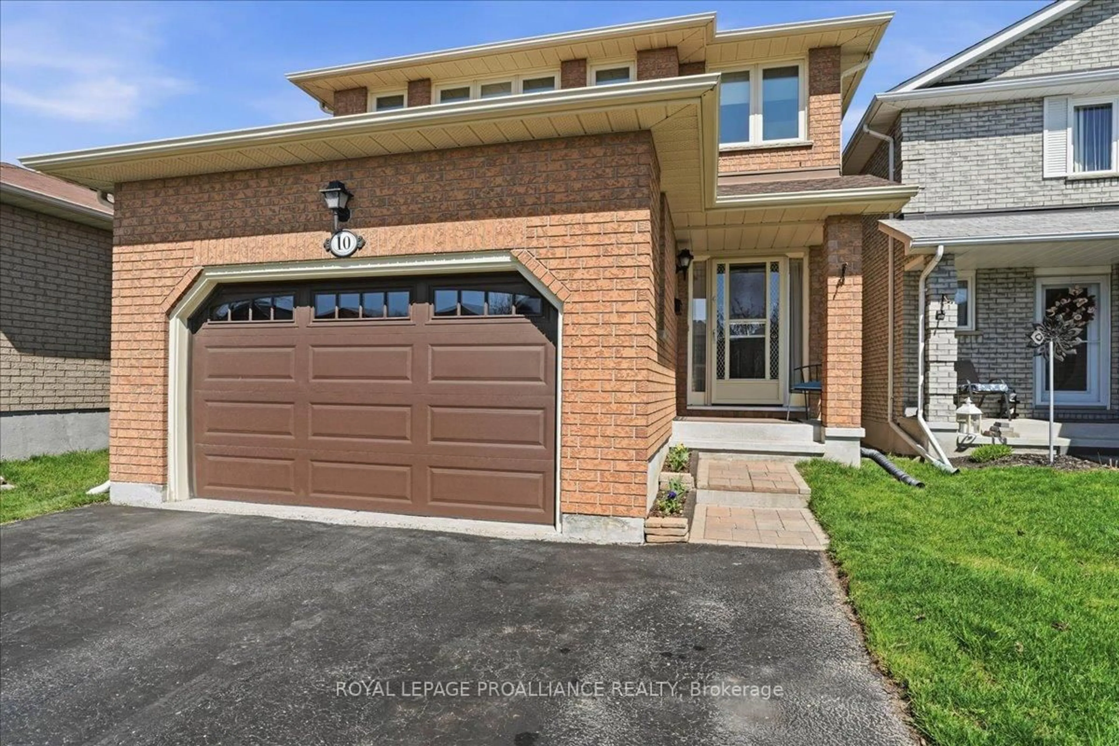 Home with brick exterior material, street for 10 Fieldcrest Ave, Clarington Ontario L1E 2X3