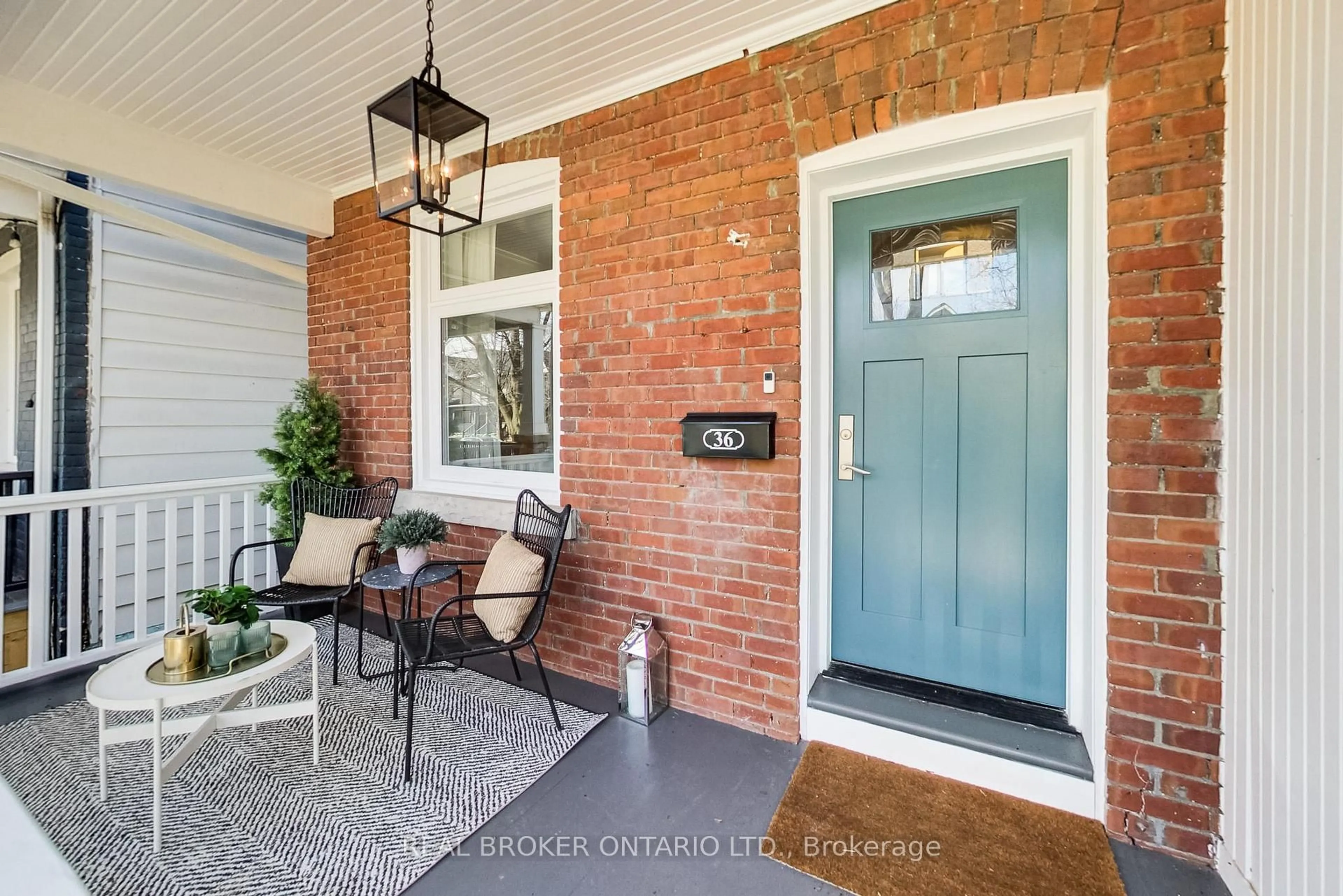 Indoor entryway for 36 Fenwick Ave, Toronto Ontario M4K 3H3