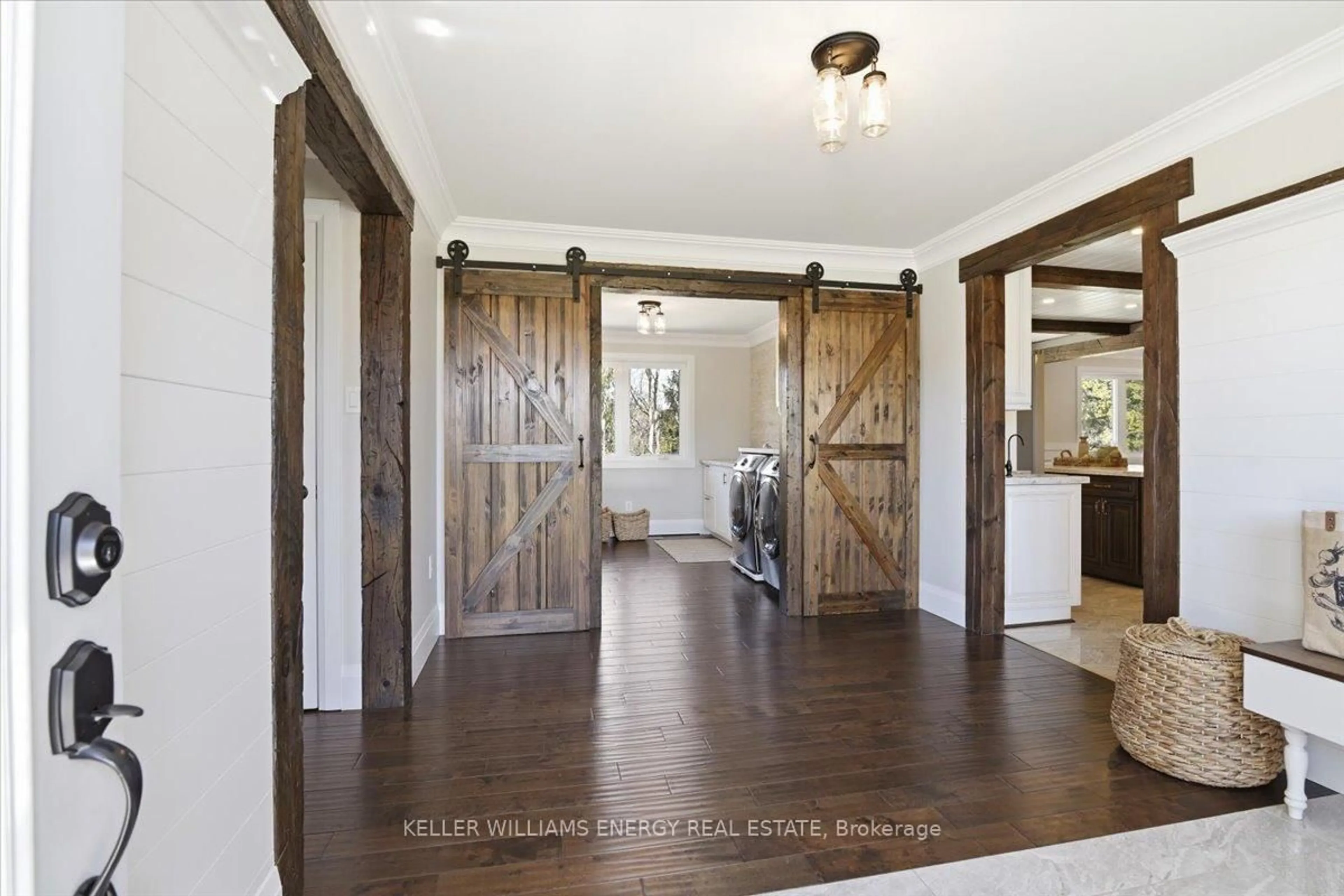 Indoor entryway for 4800 Main St, Clarington Ontario L0B 1M0