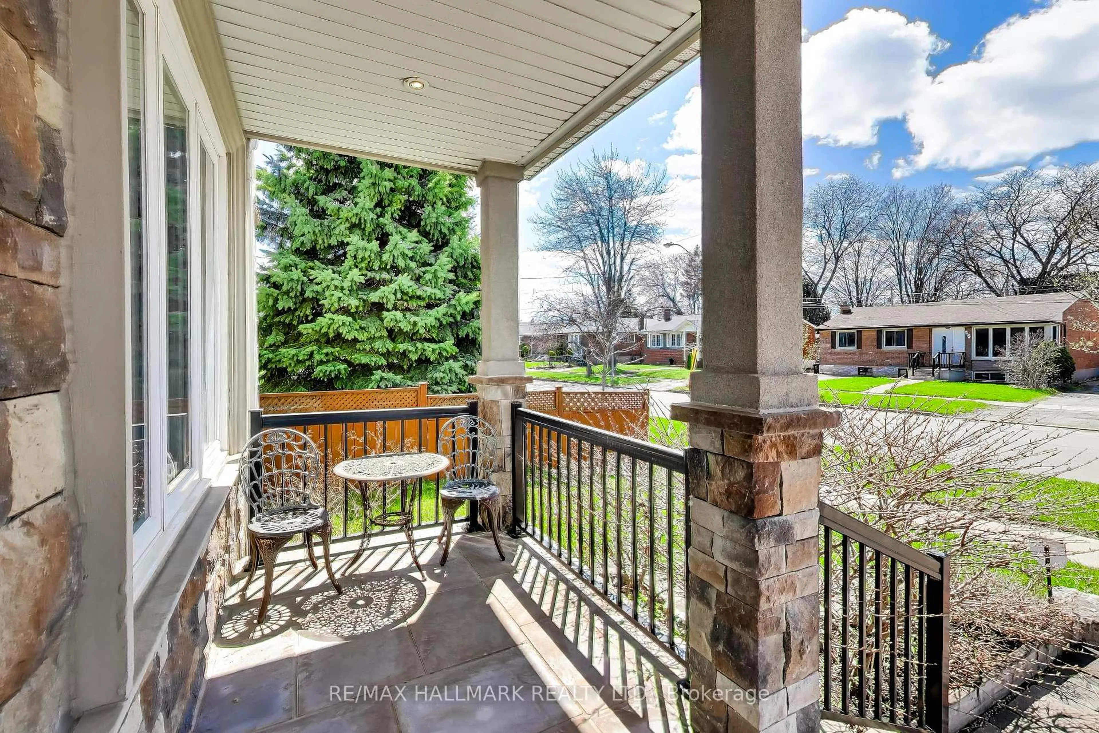 Patio, street for 31 Ivanhoe Crt, Toronto Ontario M1R 3G8